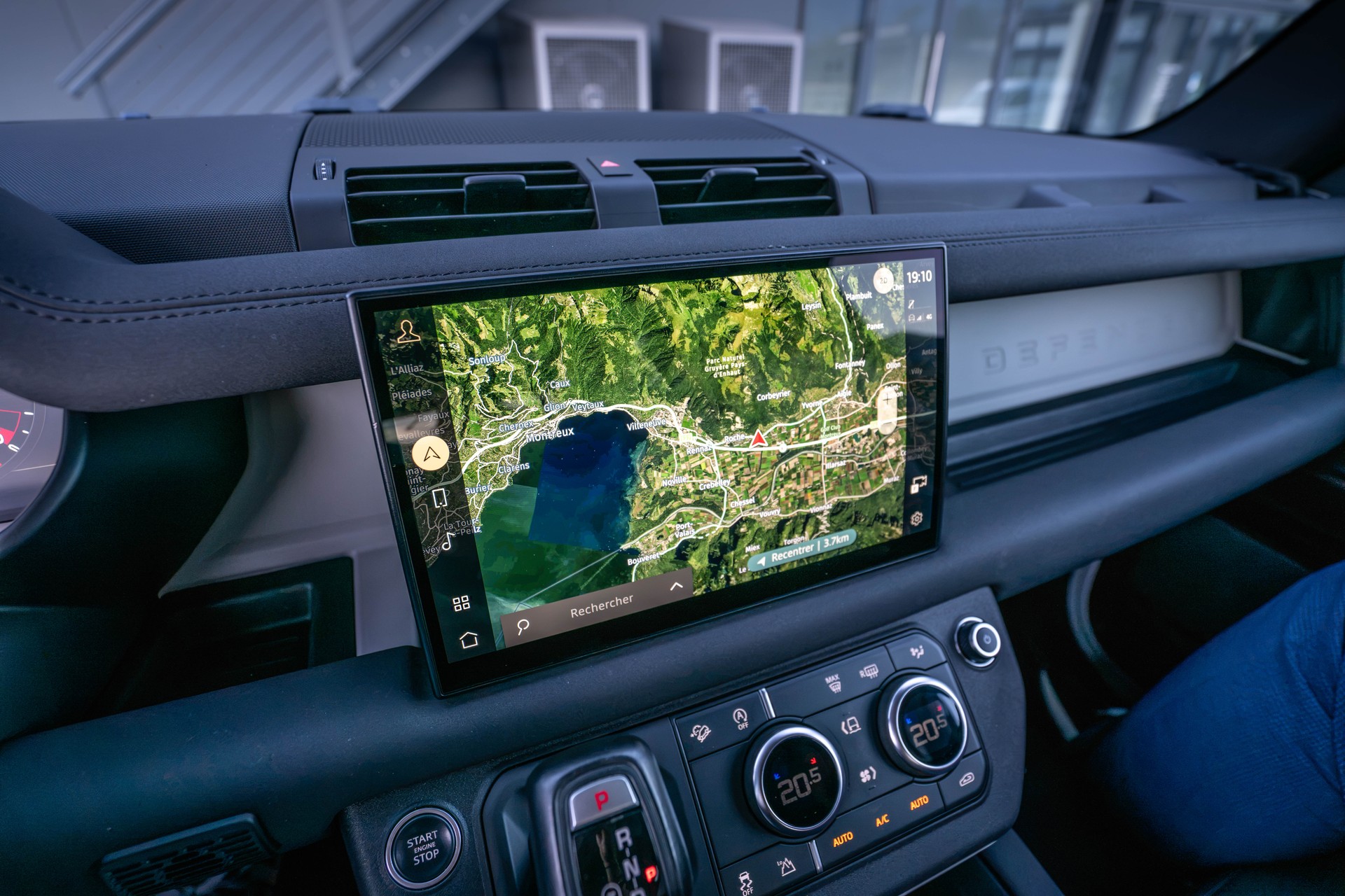 LAND ROVER Defender 90 3.0D I6 X-Dynamic S AT8-image-13