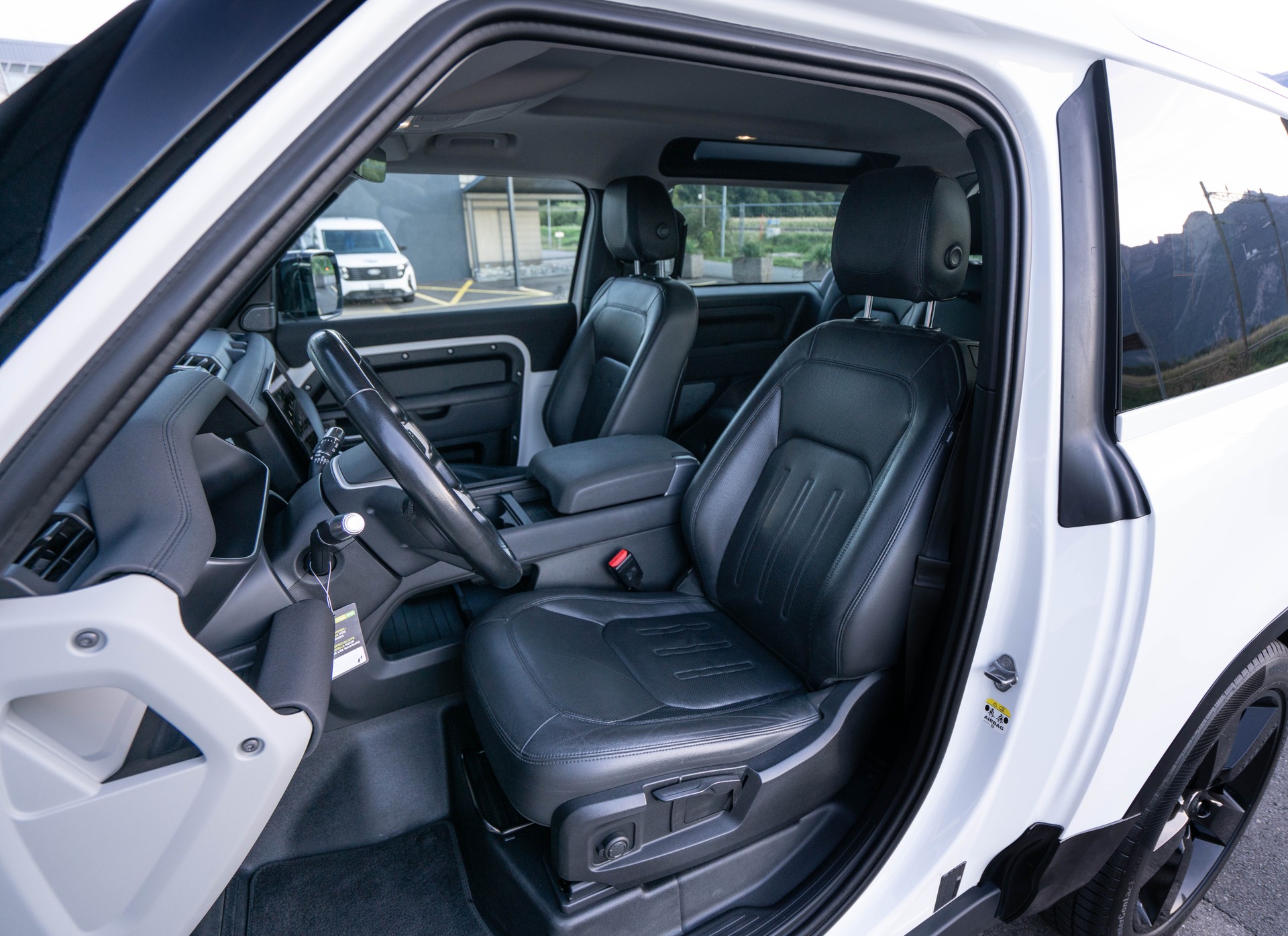 LAND ROVER Defender 90 3.0D I6 X-Dynamic S AT8-image-6