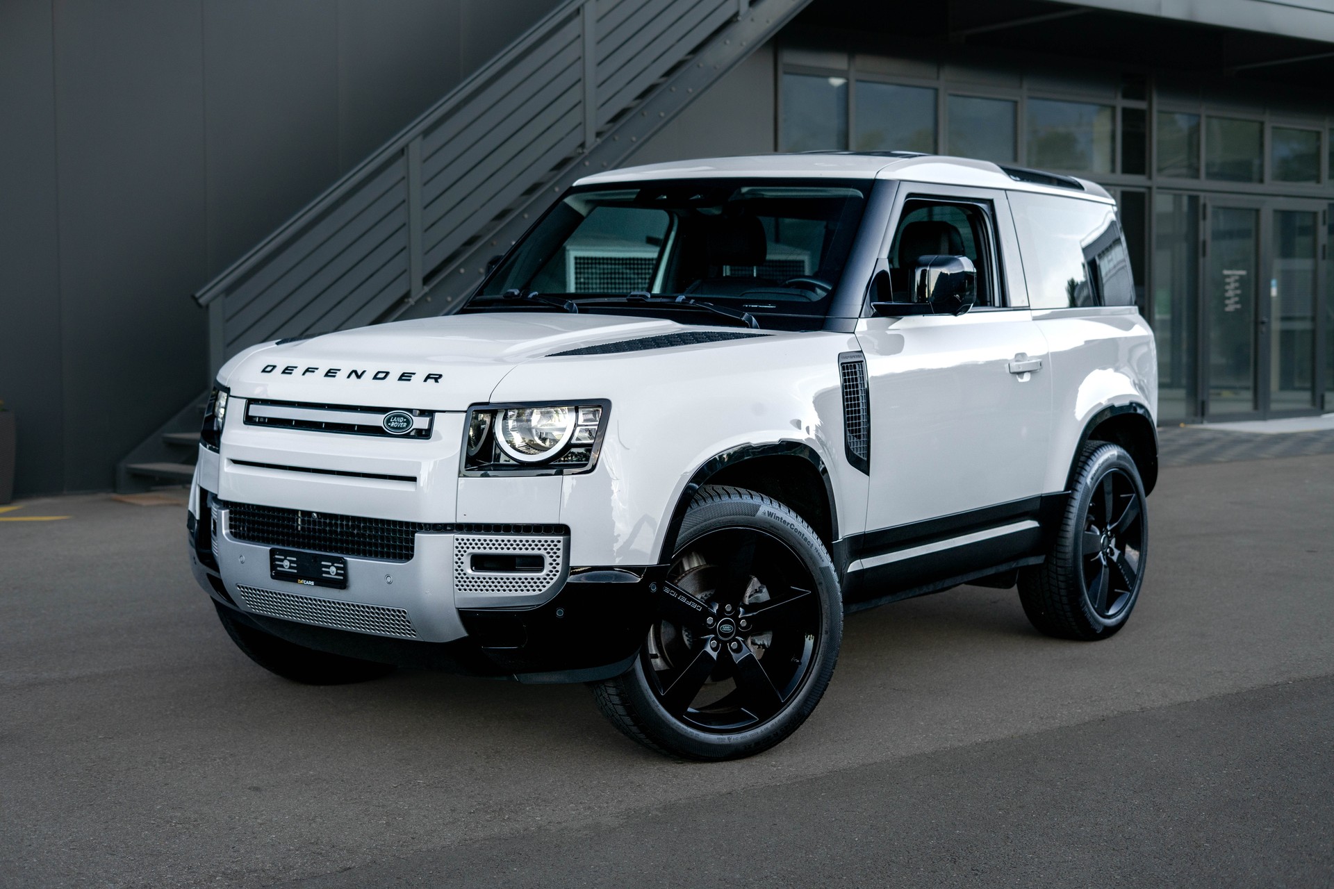 LAND ROVER Defender 90 3.0D I6 X-Dynamic S AT8-image-0