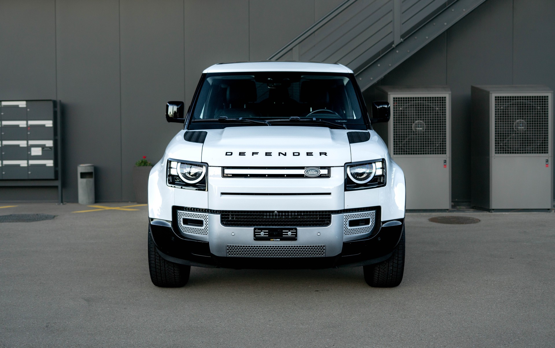 LAND ROVER Defender 90 3.0D I6 X-Dynamic S AT8-image-1