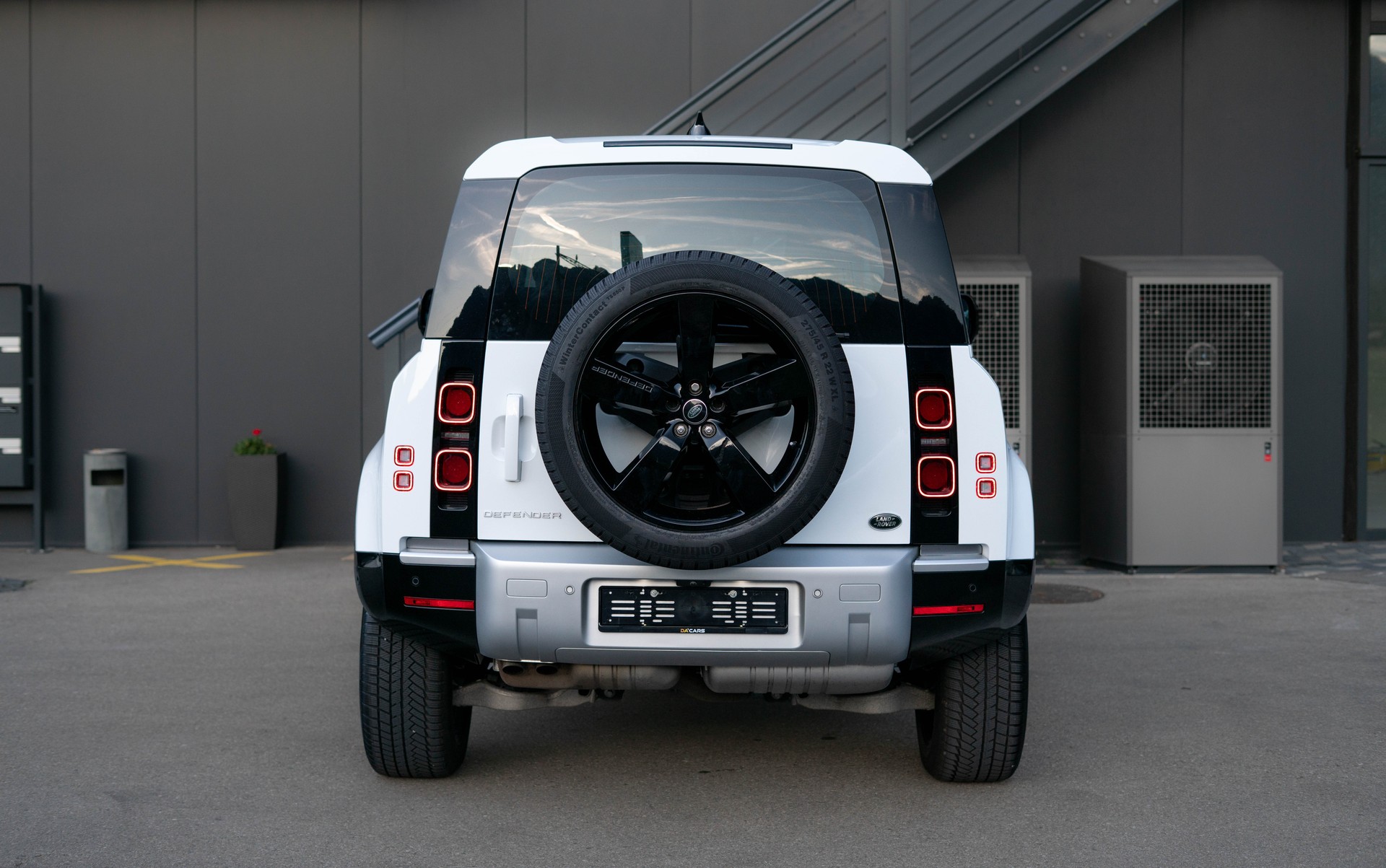 LAND ROVER Defender 90 3.0D I6 X-Dynamic S AT8-image-4