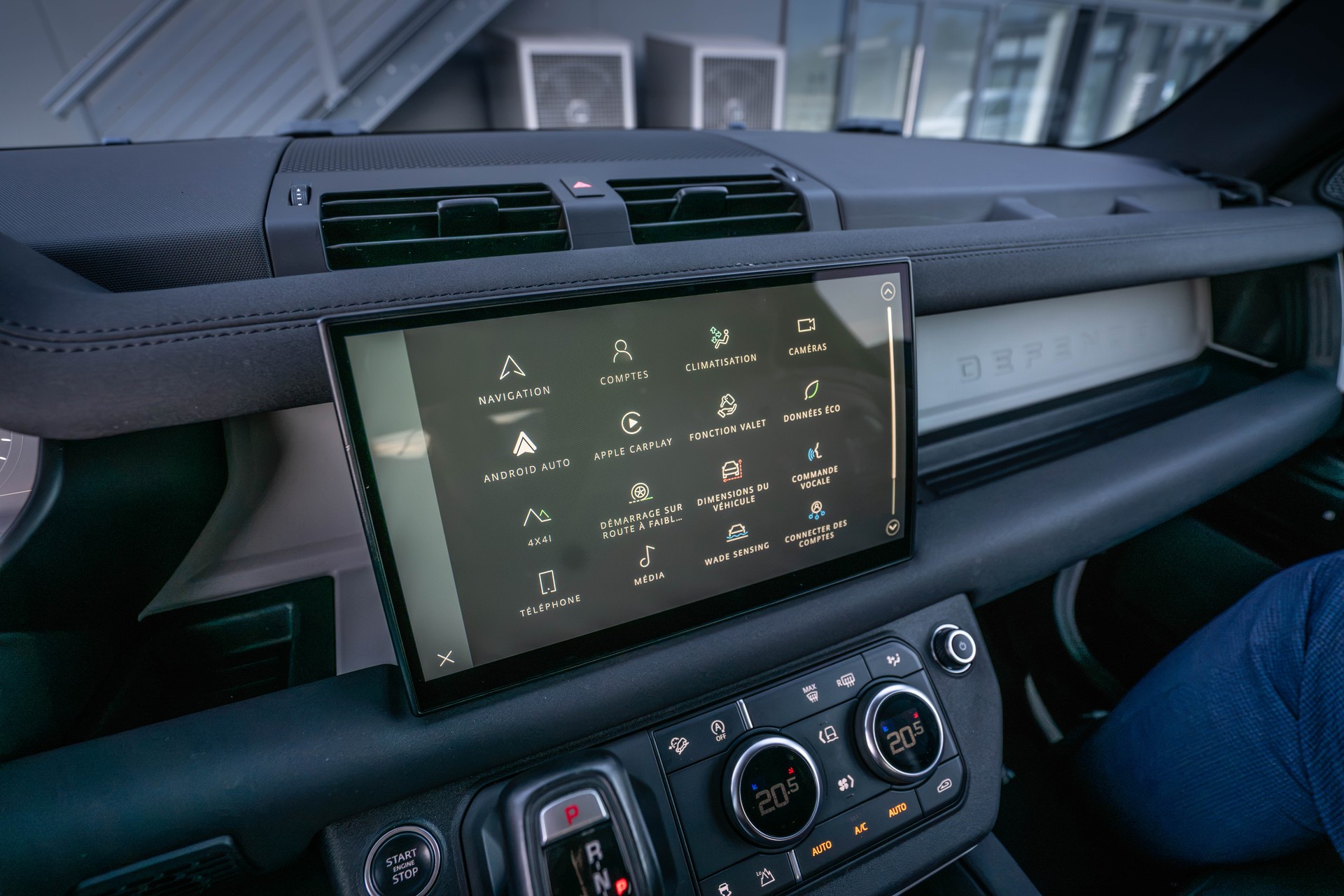 LAND ROVER Defender 90 3.0D I6 X-Dynamic S AT8-image-15