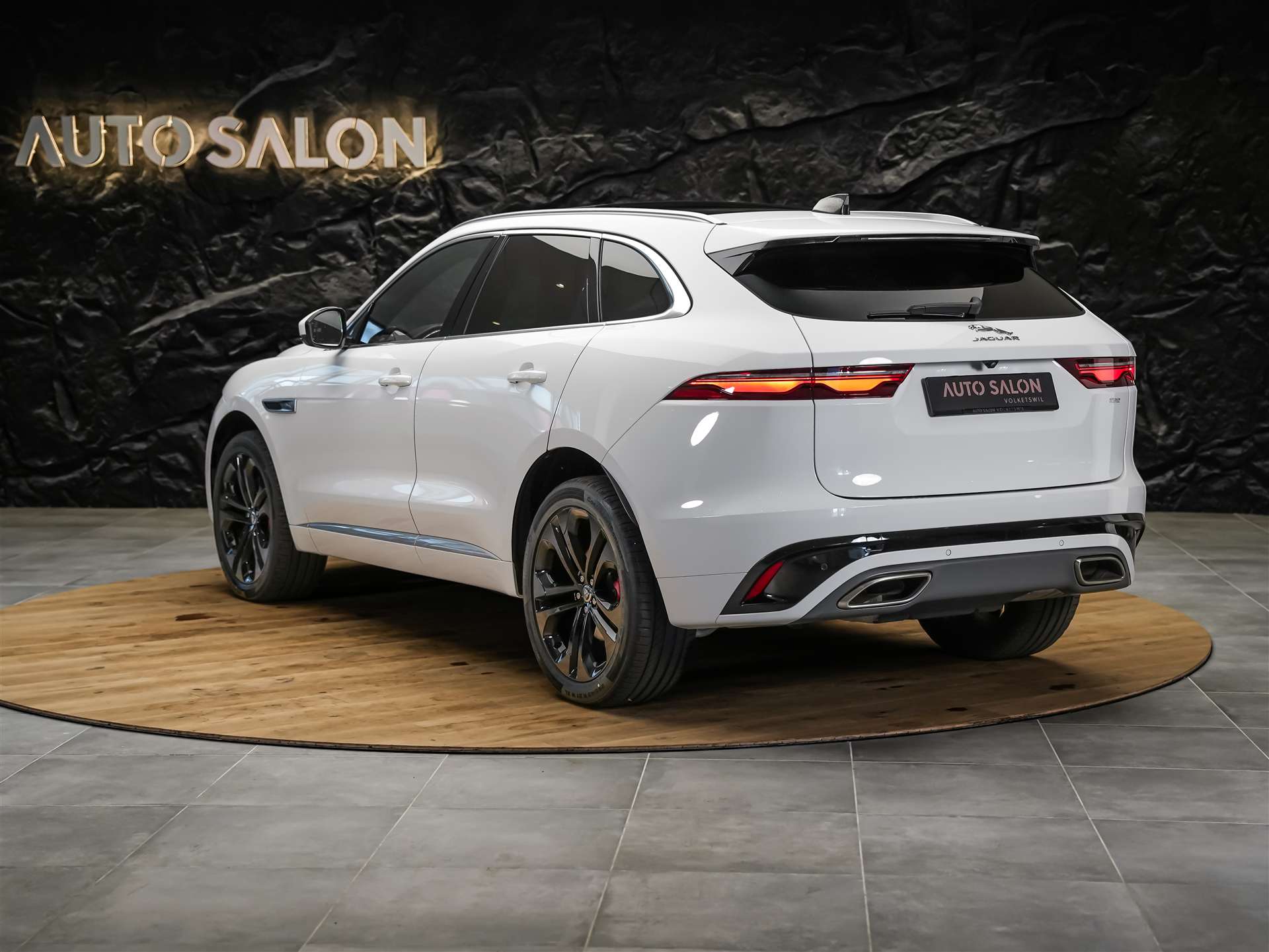 JAGUAR F-Pace 3.0 D300 R-Dynamic MHEV SE AWD *Facelift*Panorama*Meridian*Lenkradheizung*-image-2