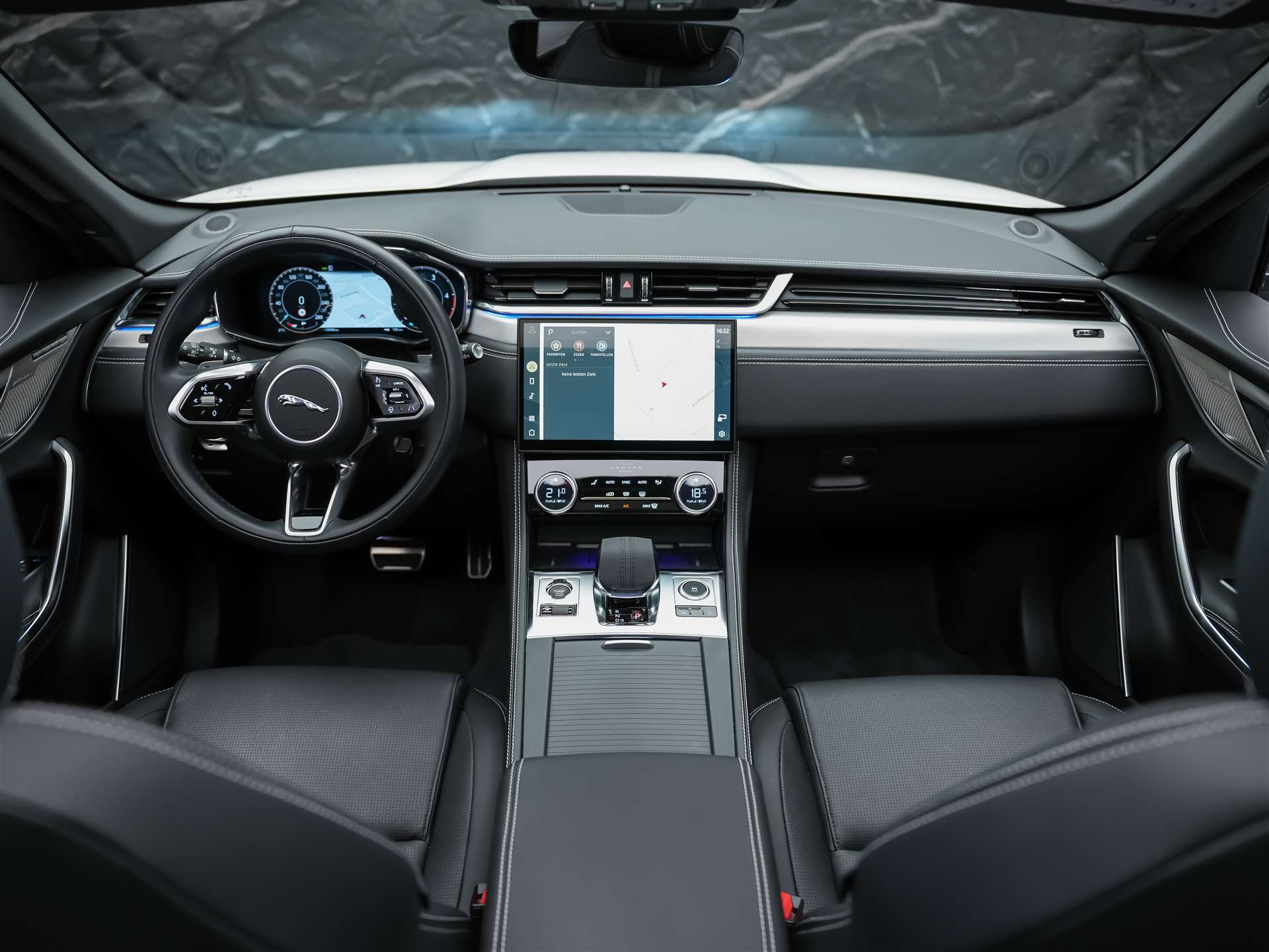JAGUAR F-Pace 3.0 D300 R-Dynamic MHEV SE AWD *Facelift*Panorama*Meridian*Lenkradheizung*-image-20