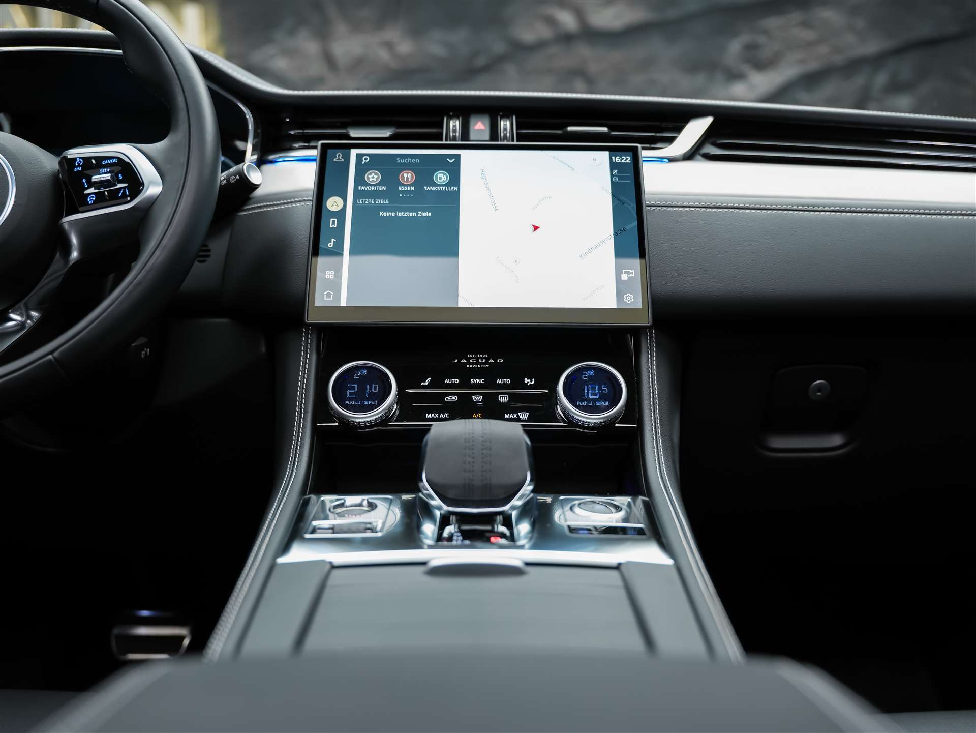 JAGUAR F-Pace 3.0 D300 R-Dynamic MHEV SE AWD *Facelift*Panorama*Meridian*Lenkradheizung*-image-21