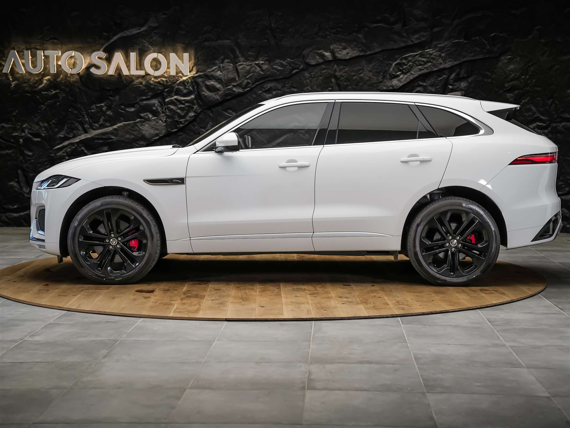 JAGUAR F-Pace 3.0 D300 R-Dynamic MHEV SE AWD *Facelift*Panorama*Meridian*Lenkradheizung*-image-1