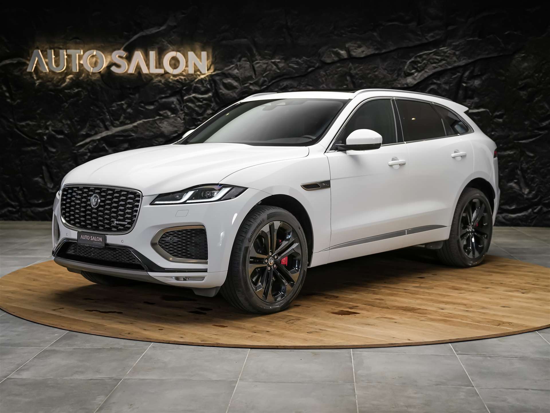 JAGUAR F-Pace 3.0 D300 R-Dynamic MHEV SE AWD *Facelift*Panorama*Meridian*Lenkradheizung*-image-0