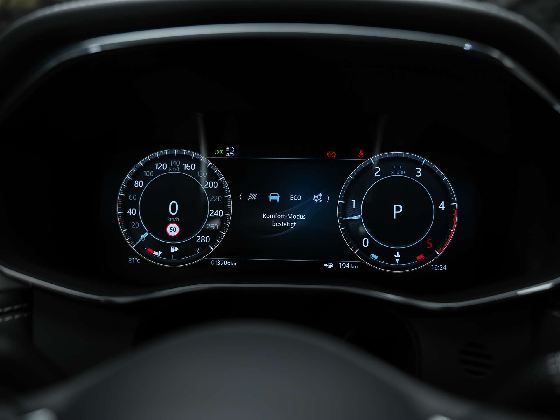 JAGUAR F-Pace 3.0 D300 R-Dynamic MHEV SE AWD *Facelift*Panorama*Meridian*Lenkradheizung*-image-32