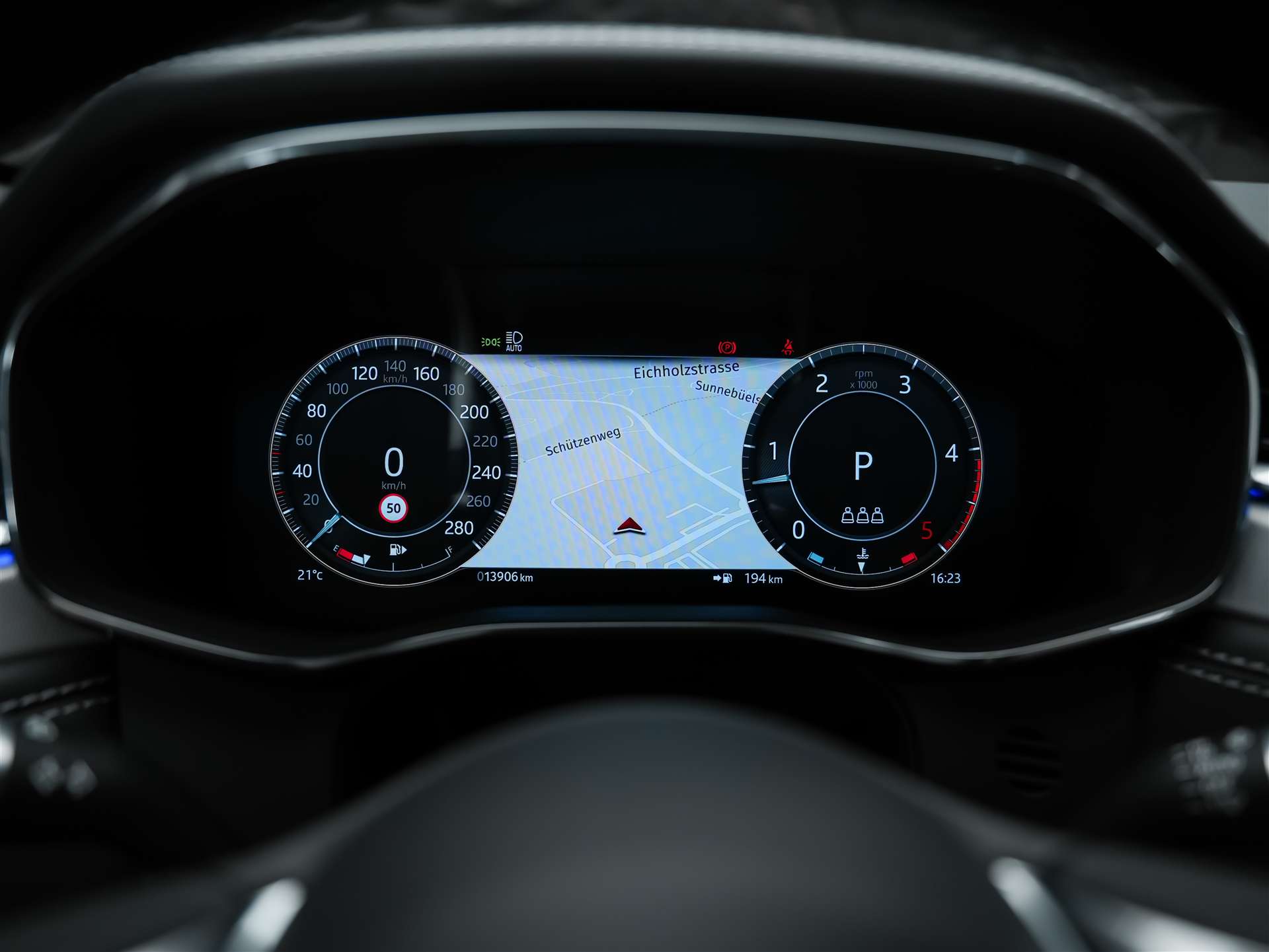 JAGUAR F-Pace 3.0 D300 R-Dynamic MHEV SE AWD *Facelift*Panorama*Meridian*Lenkradheizung*-image-31