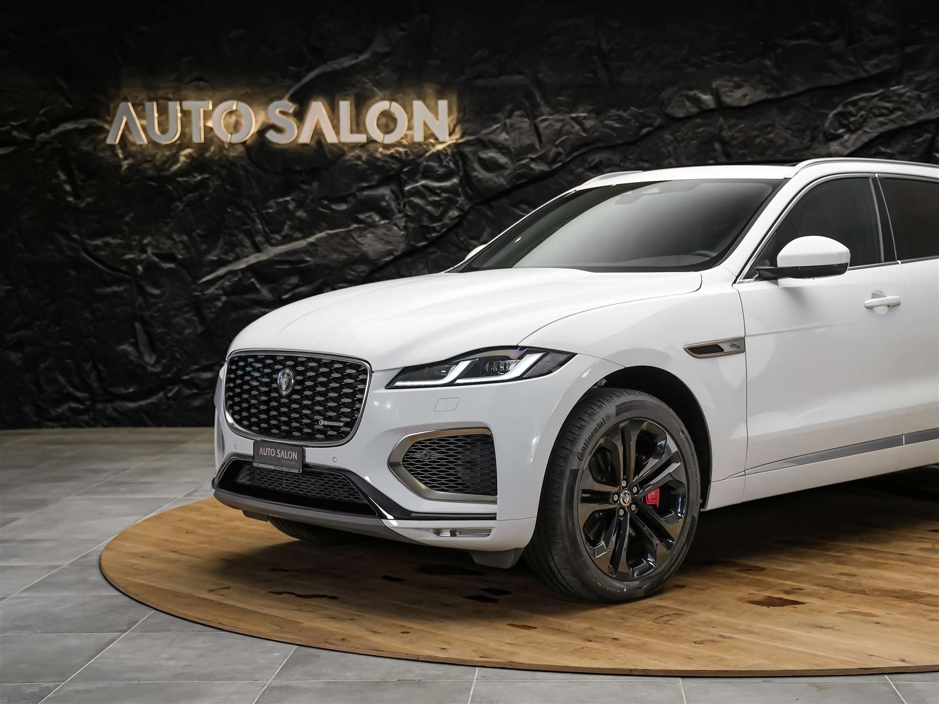 JAGUAR F-Pace 3.0 D300 R-Dynamic MHEV SE AWD *Facelift*Panorama*Meridian*Lenkradheizung*-image-16