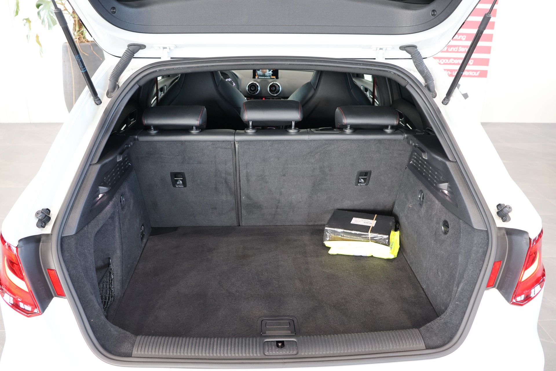 AUDI RS3 2.5 TSI quattro S-tronic-image-15