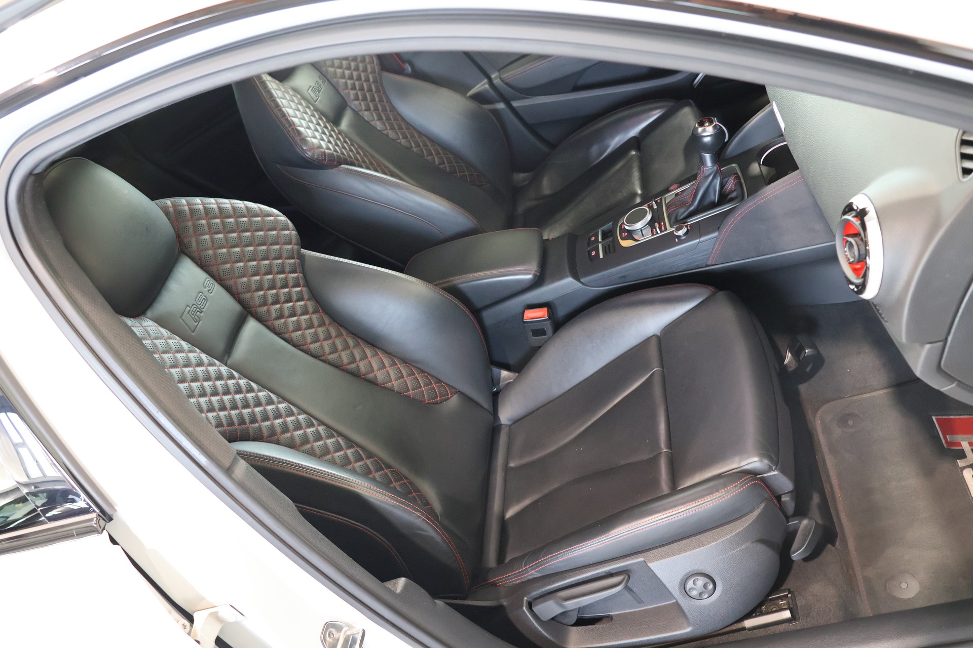 AUDI RS3 2.5 TSI quattro S-tronic-image-13