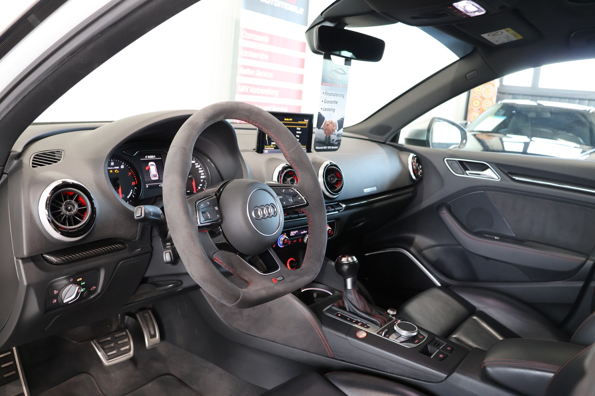 AUDI RS3 2.5 TSI quattro S-tronic-image-10