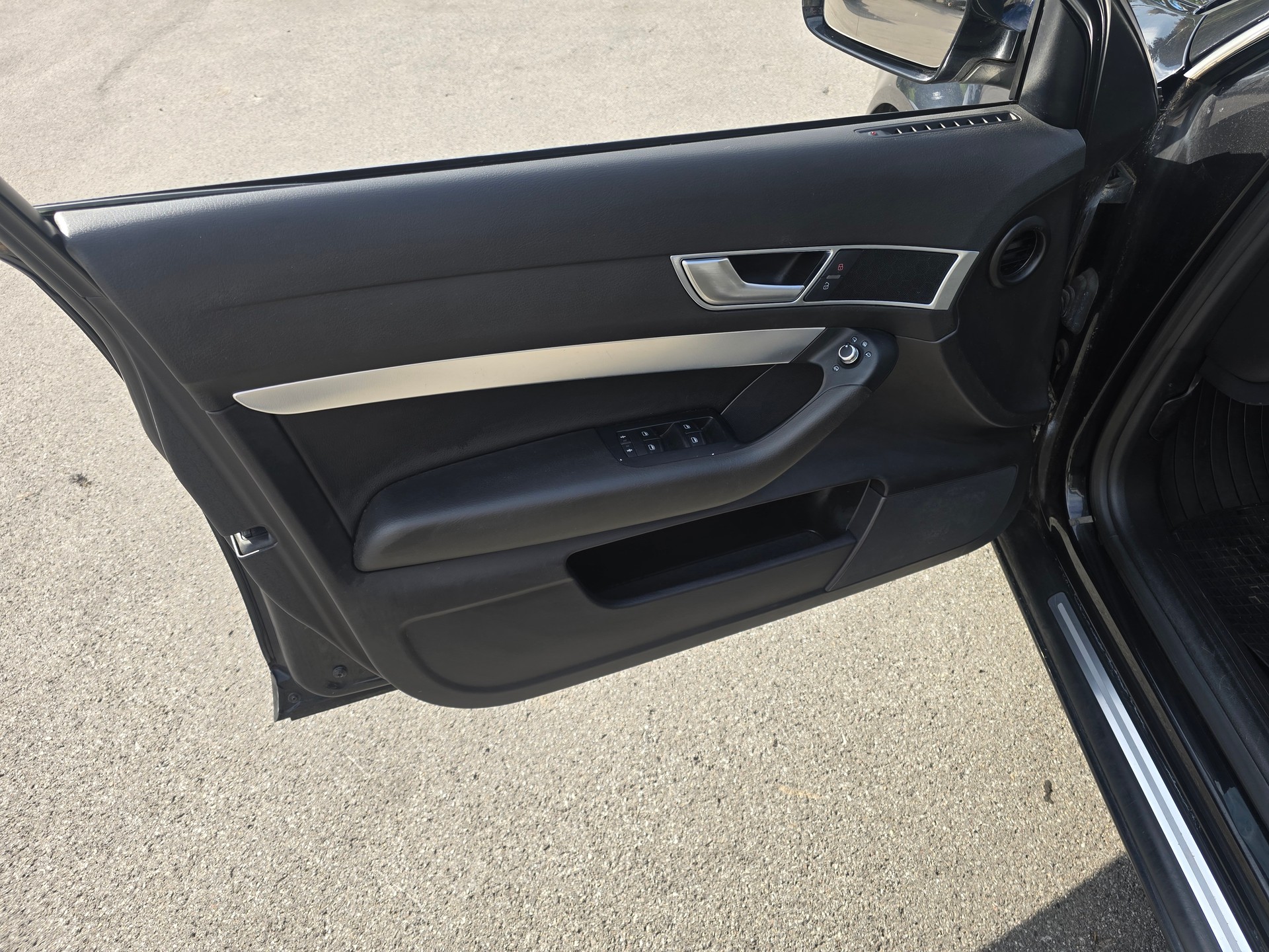 AUDI A6 Avant 3.0 V6 TDI quattro tiptronic-image-15