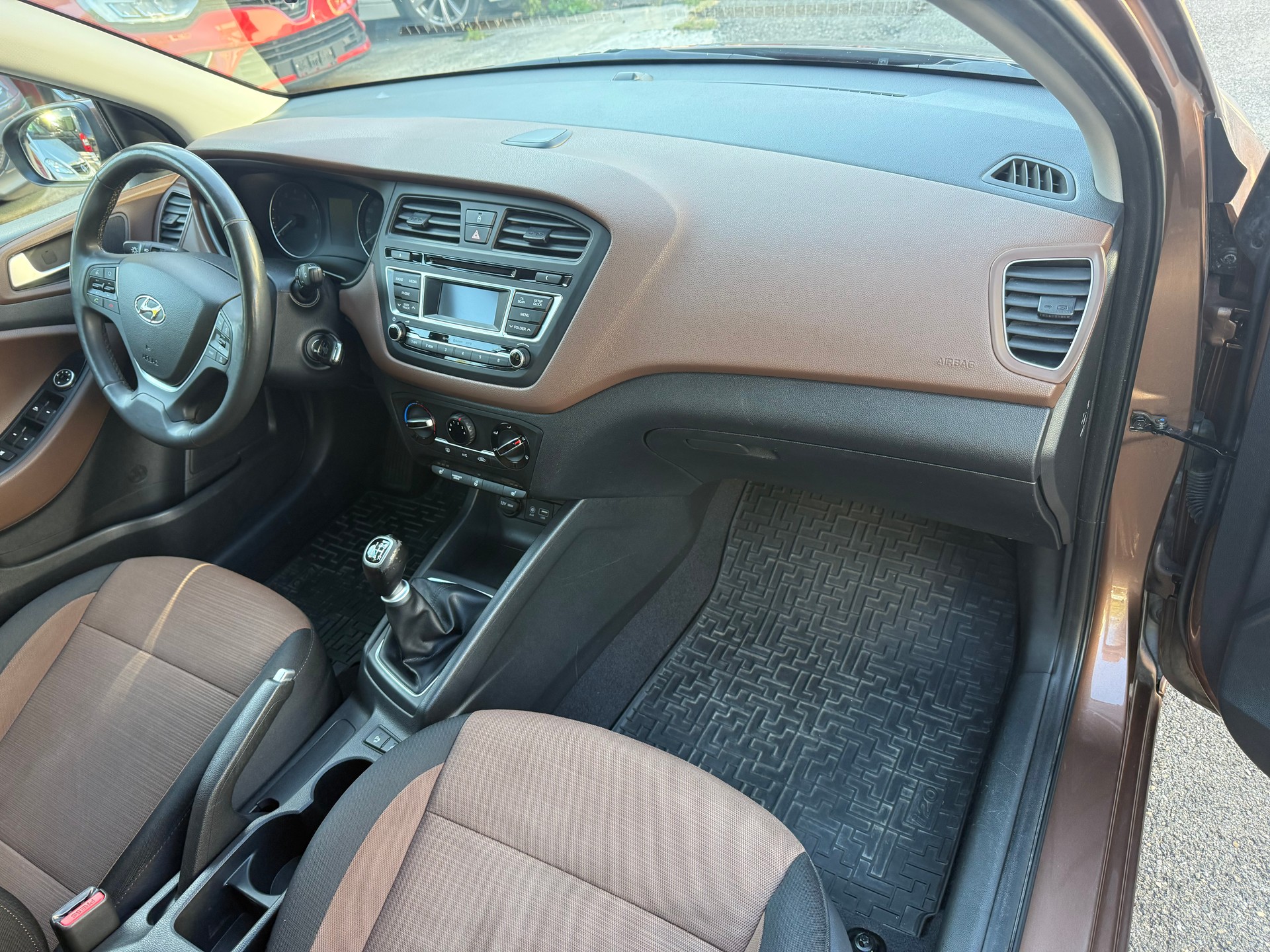 HYUNDAI i20 1.2 Amplia-image-18