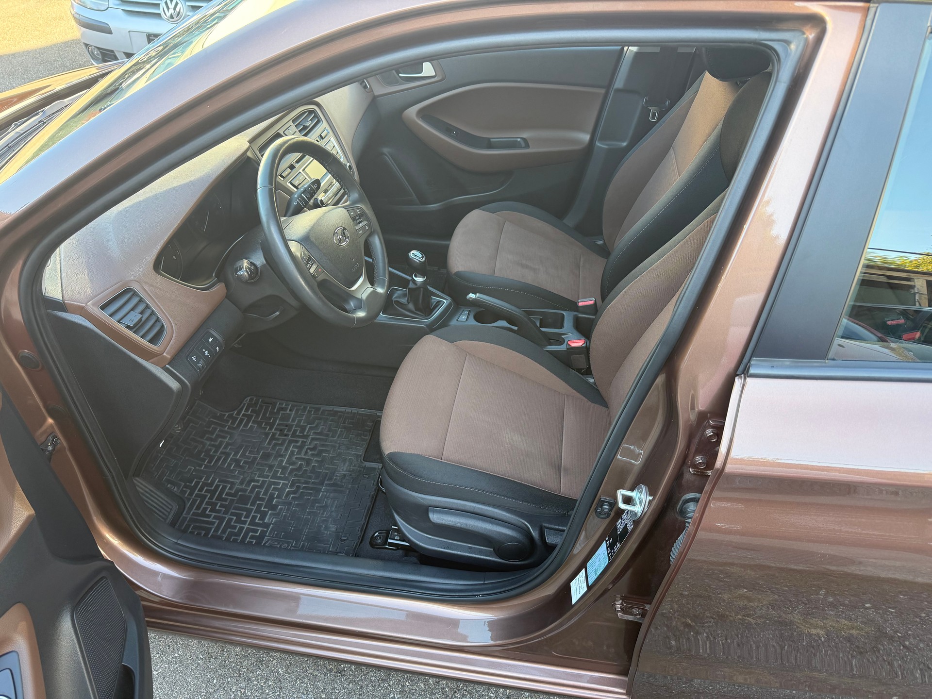 HYUNDAI i20 1.2 Amplia-image-13