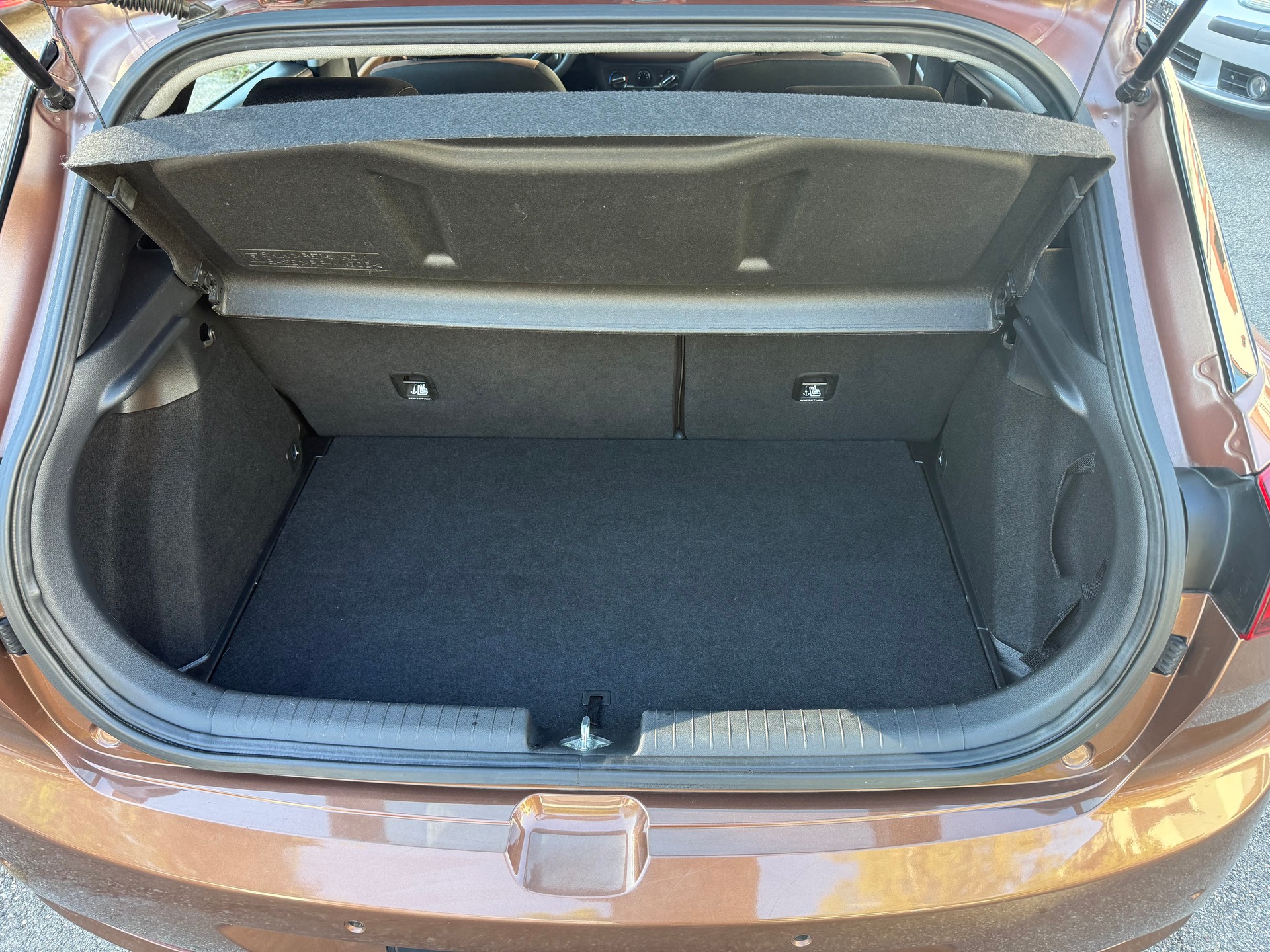 HYUNDAI i20 1.2 Amplia-image-20