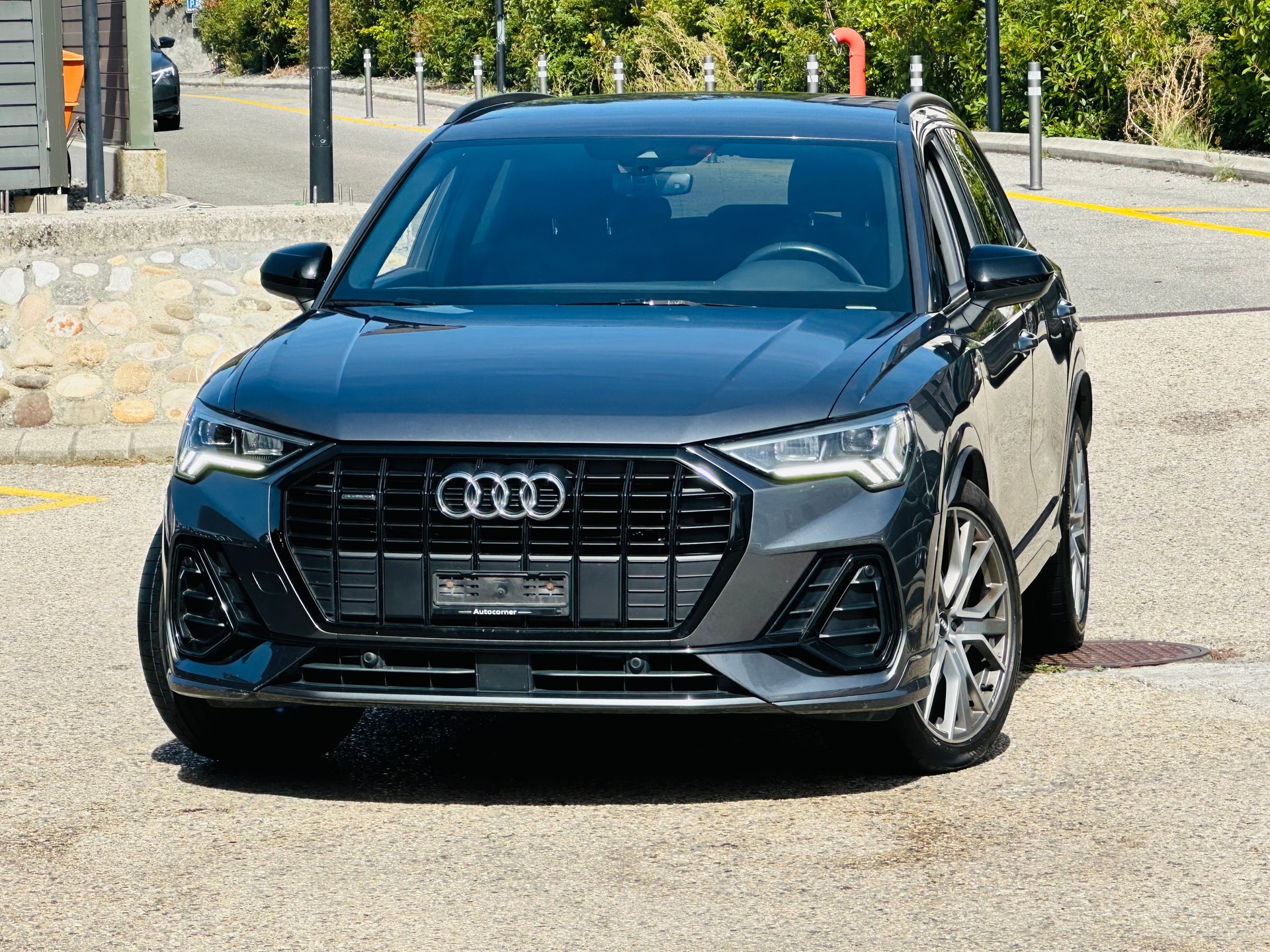 AUDI Q3 40 TFSI S line quattro S-tronic-image-1