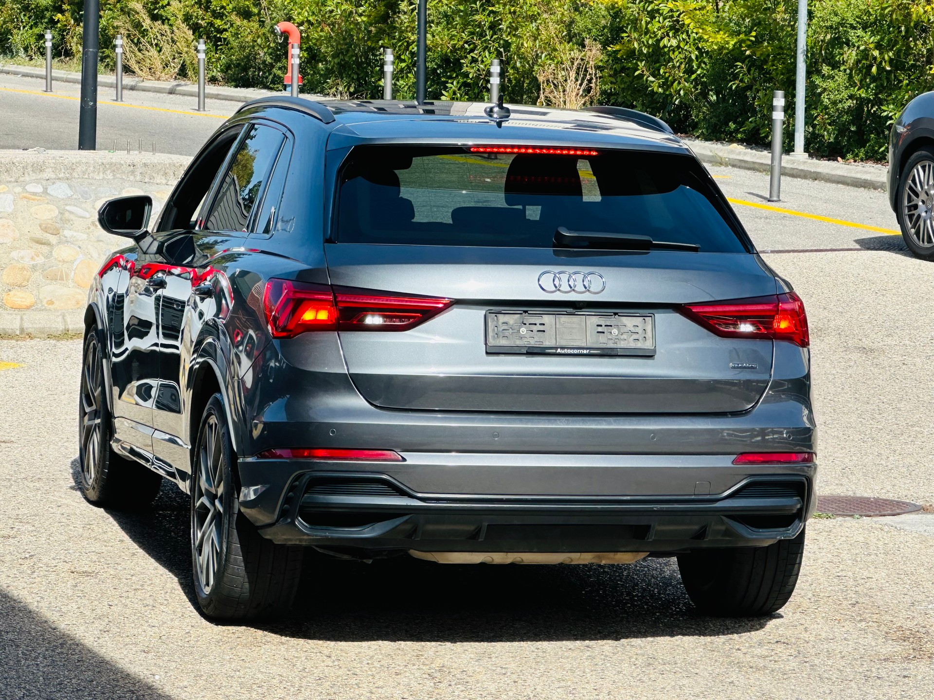 AUDI Q3 40 TFSI S line quattro S-tronic-image-6