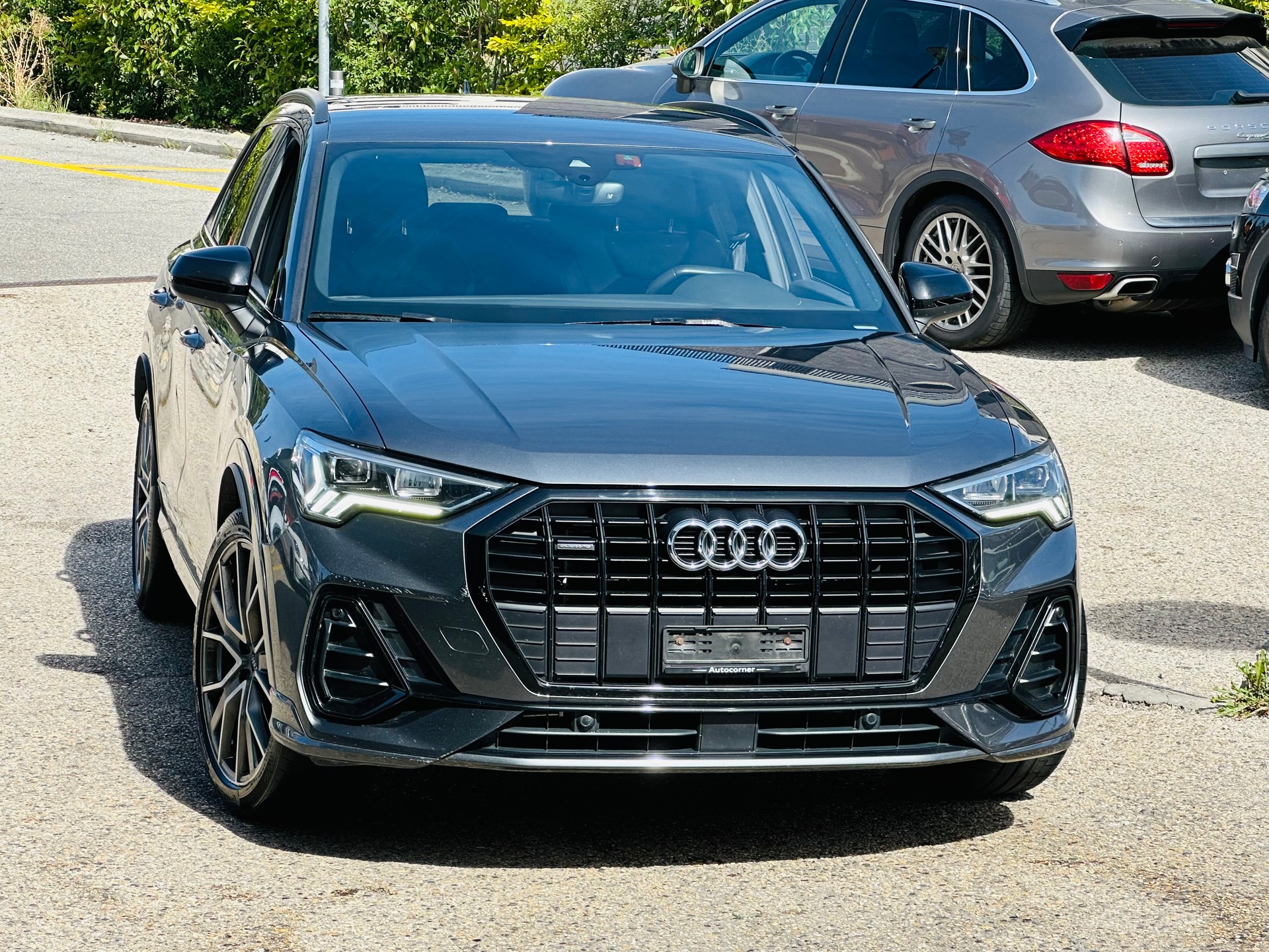 AUDI Q3 40 TFSI S line quattro S-tronic-image-2