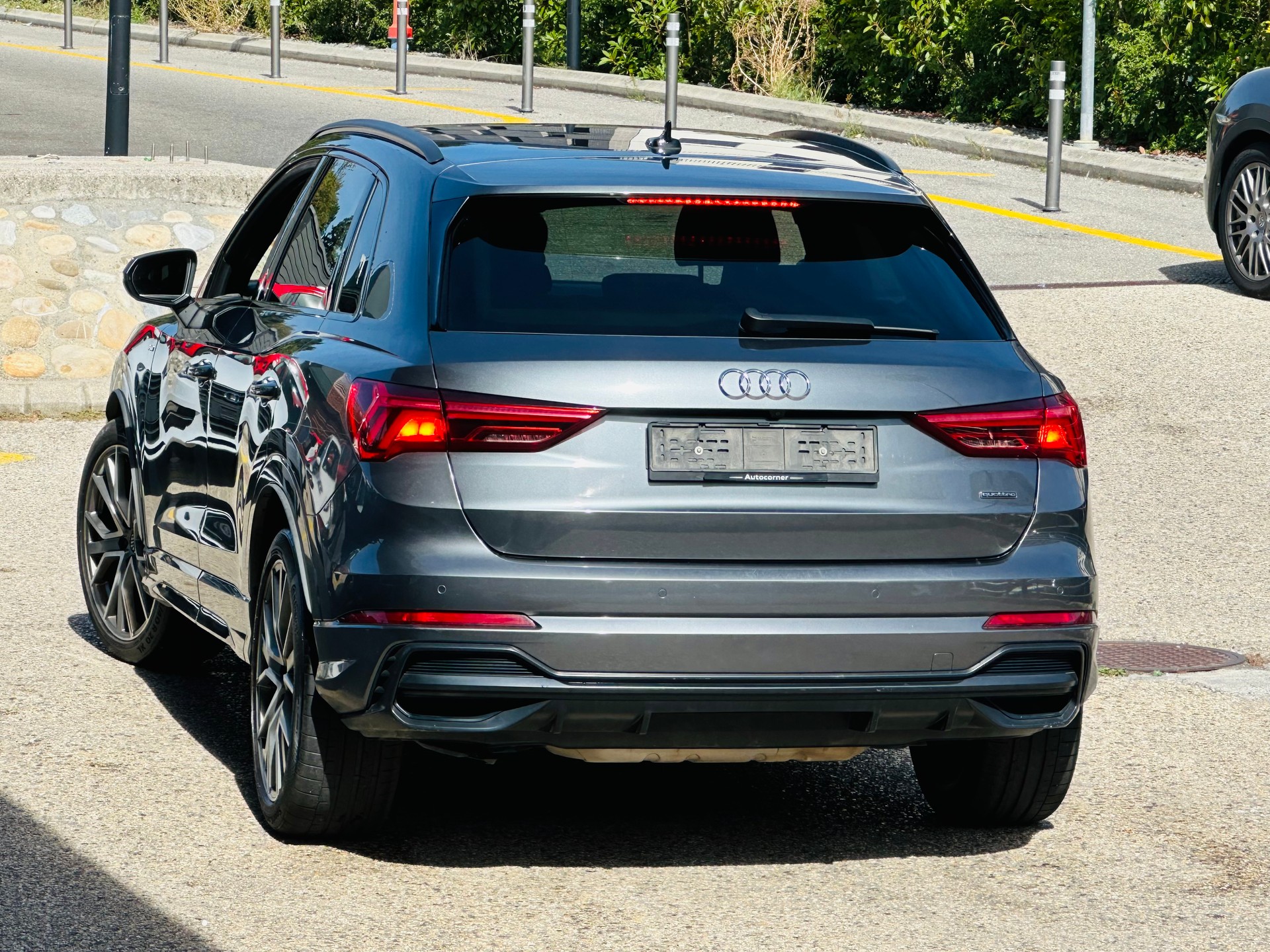 AUDI Q3 40 TFSI S line quattro S-tronic-image-7