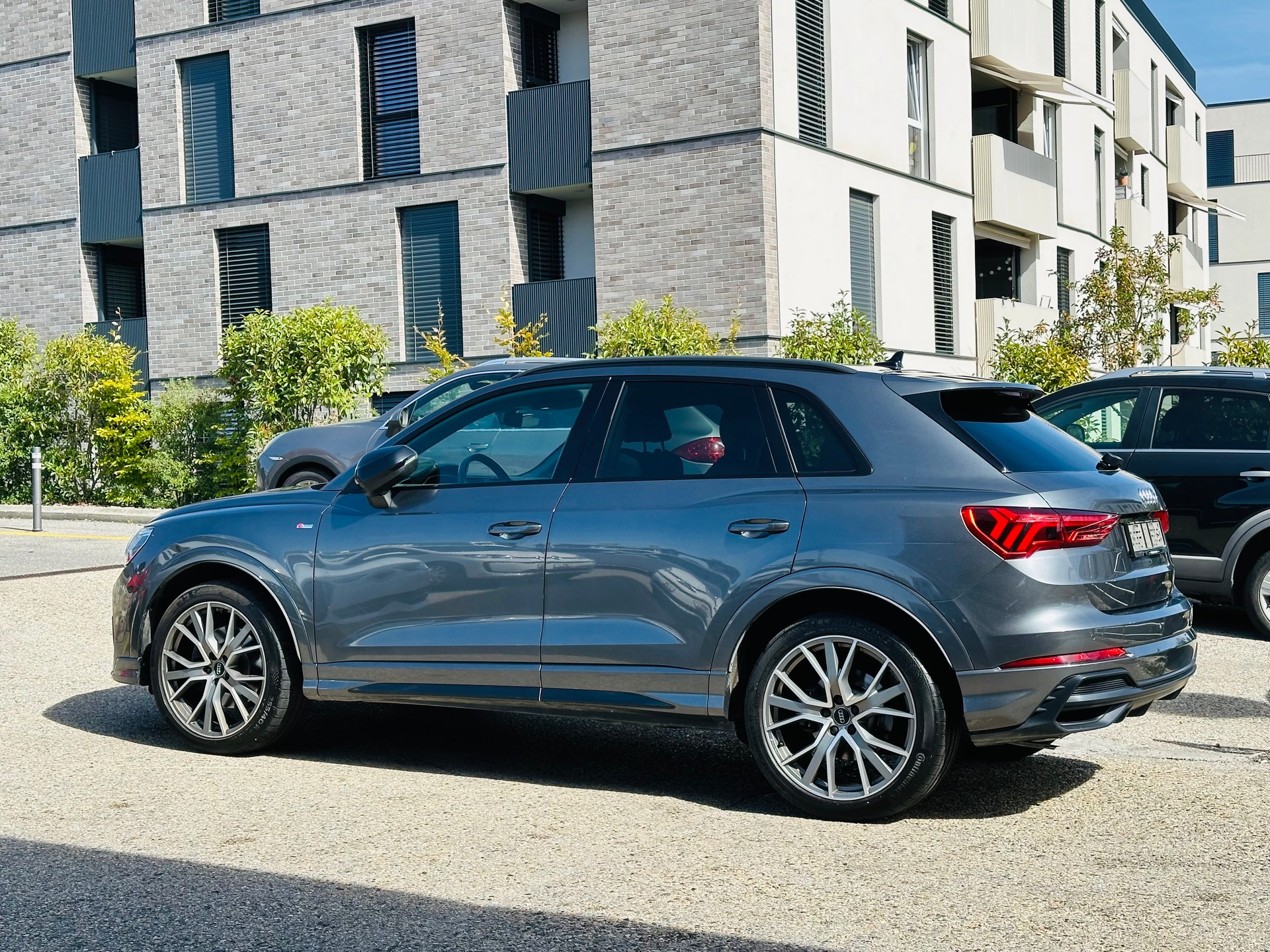 AUDI Q3 40 TFSI S line quattro S-tronic-image-9