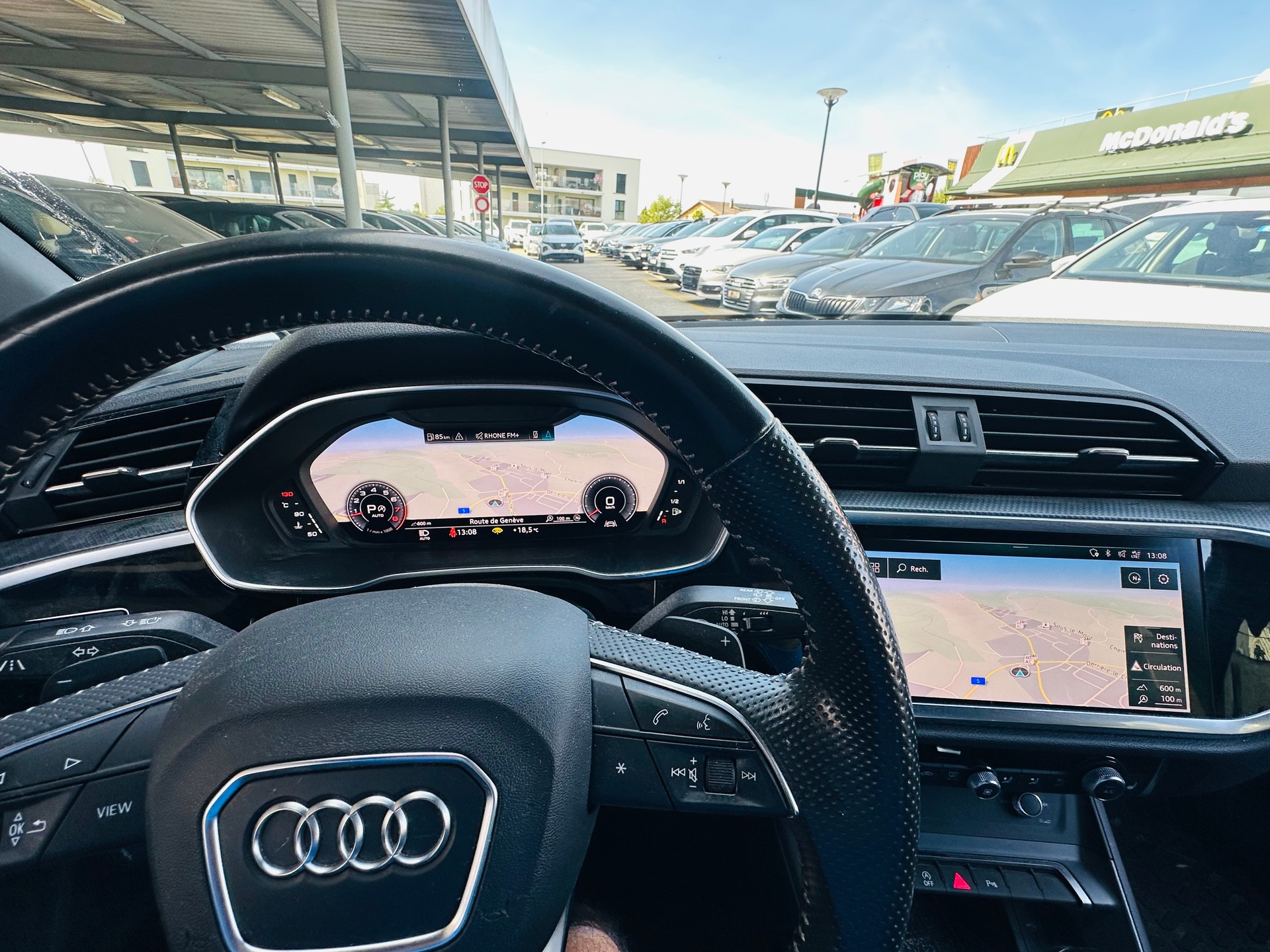 AUDI Q3 40 TFSI S line quattro S-tronic-image-14
