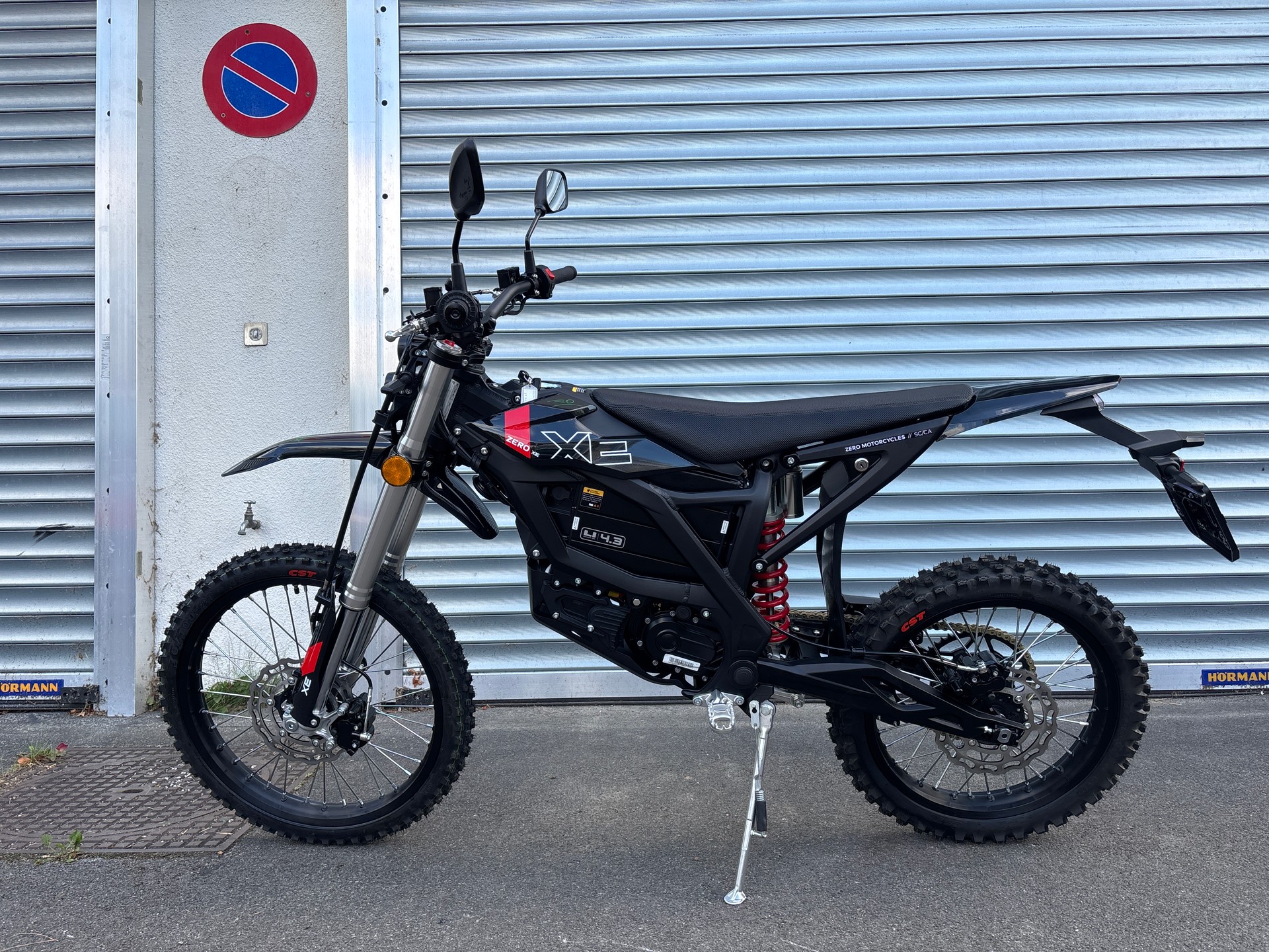 ZERO XE Black Eddition-showroom-element-3