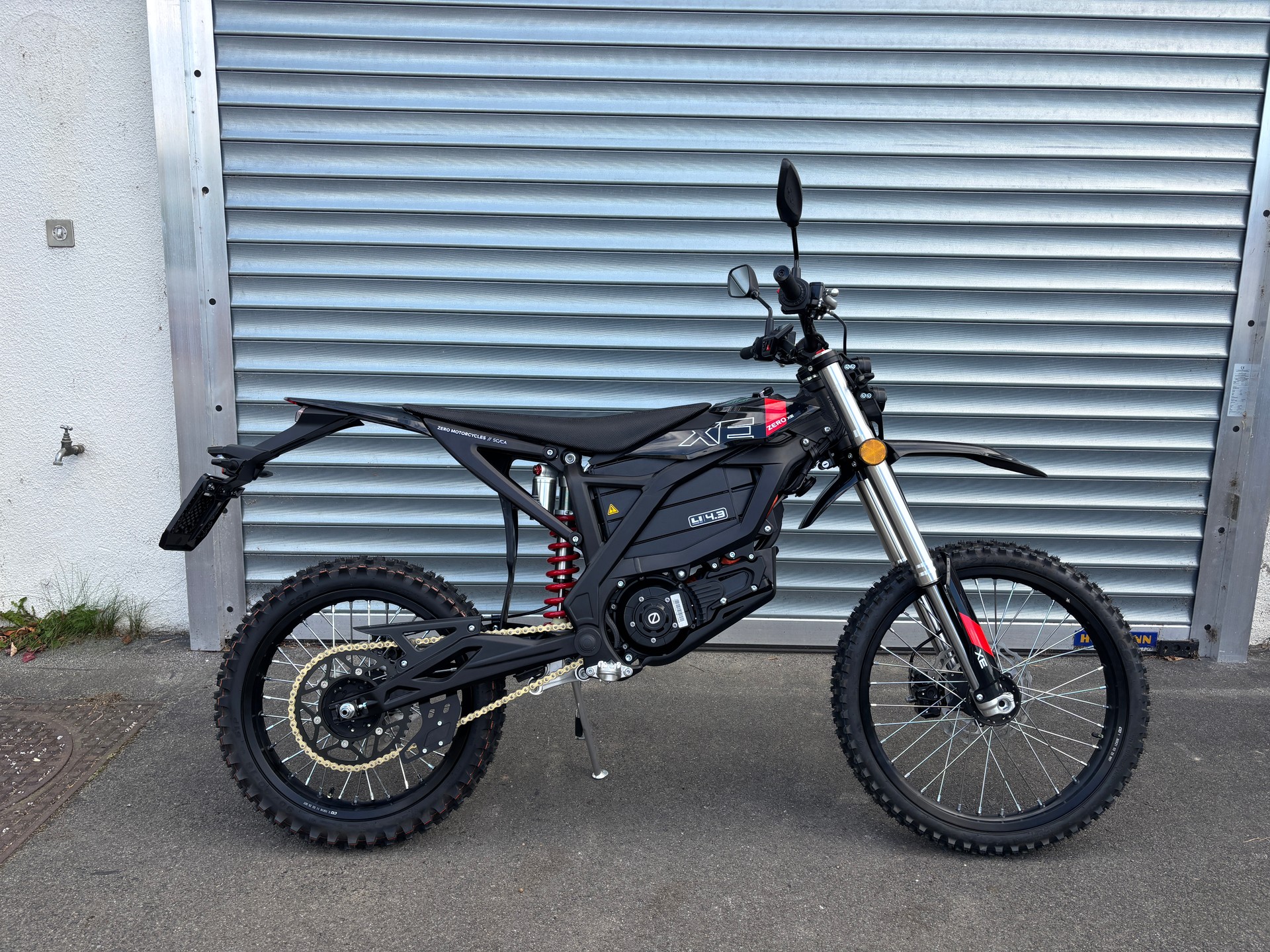 ZERO XE Black Eddition-showroom-element-2