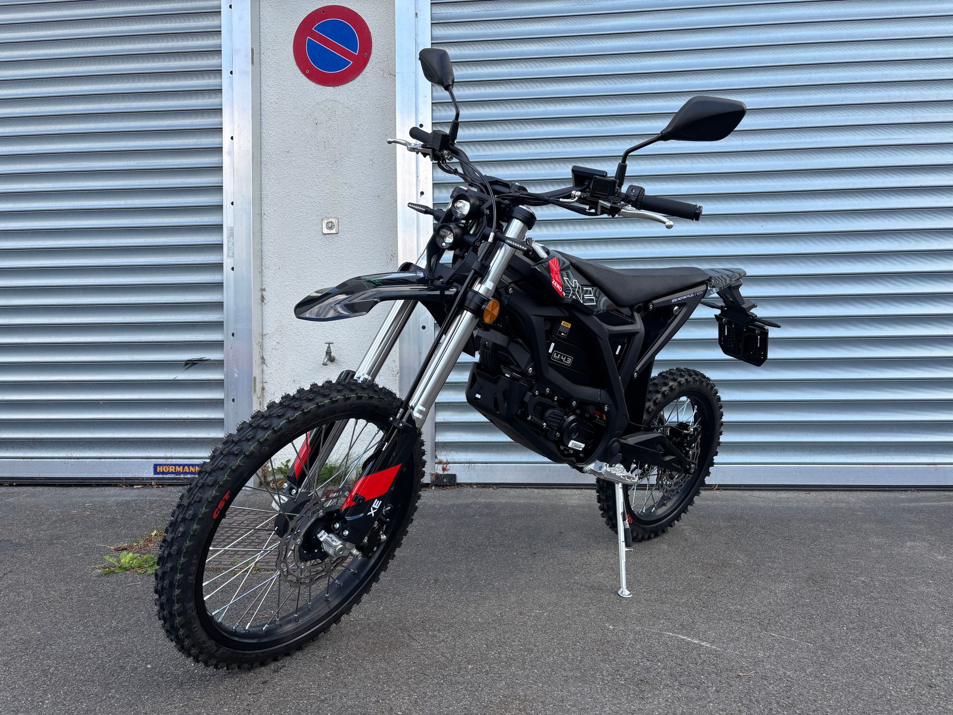 ZERO XE Black Eddition-showroom-element-1