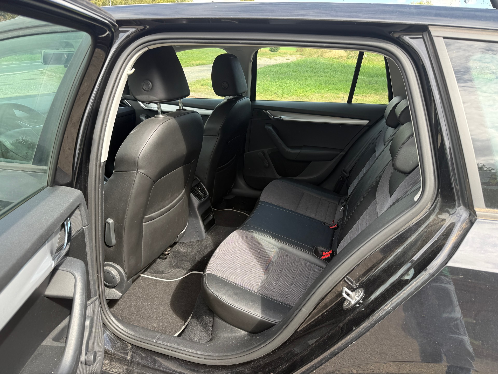 SKODA Octavia Combi 2.0 TDI Fresh DSG-image-8