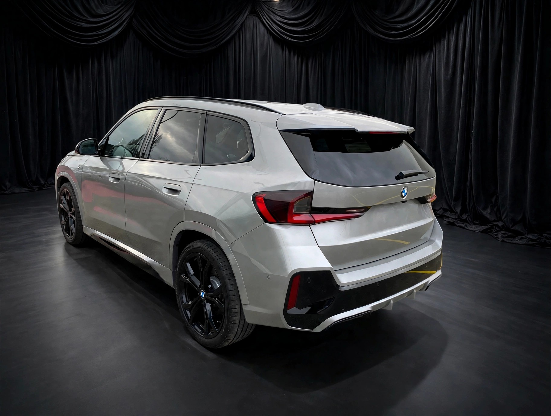 BMW 23i xDrive-image-1