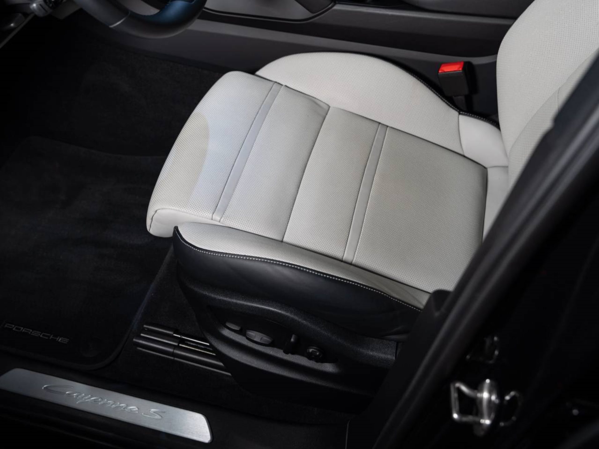 PORSCHE Cayenne S E-Hybrid-image-10