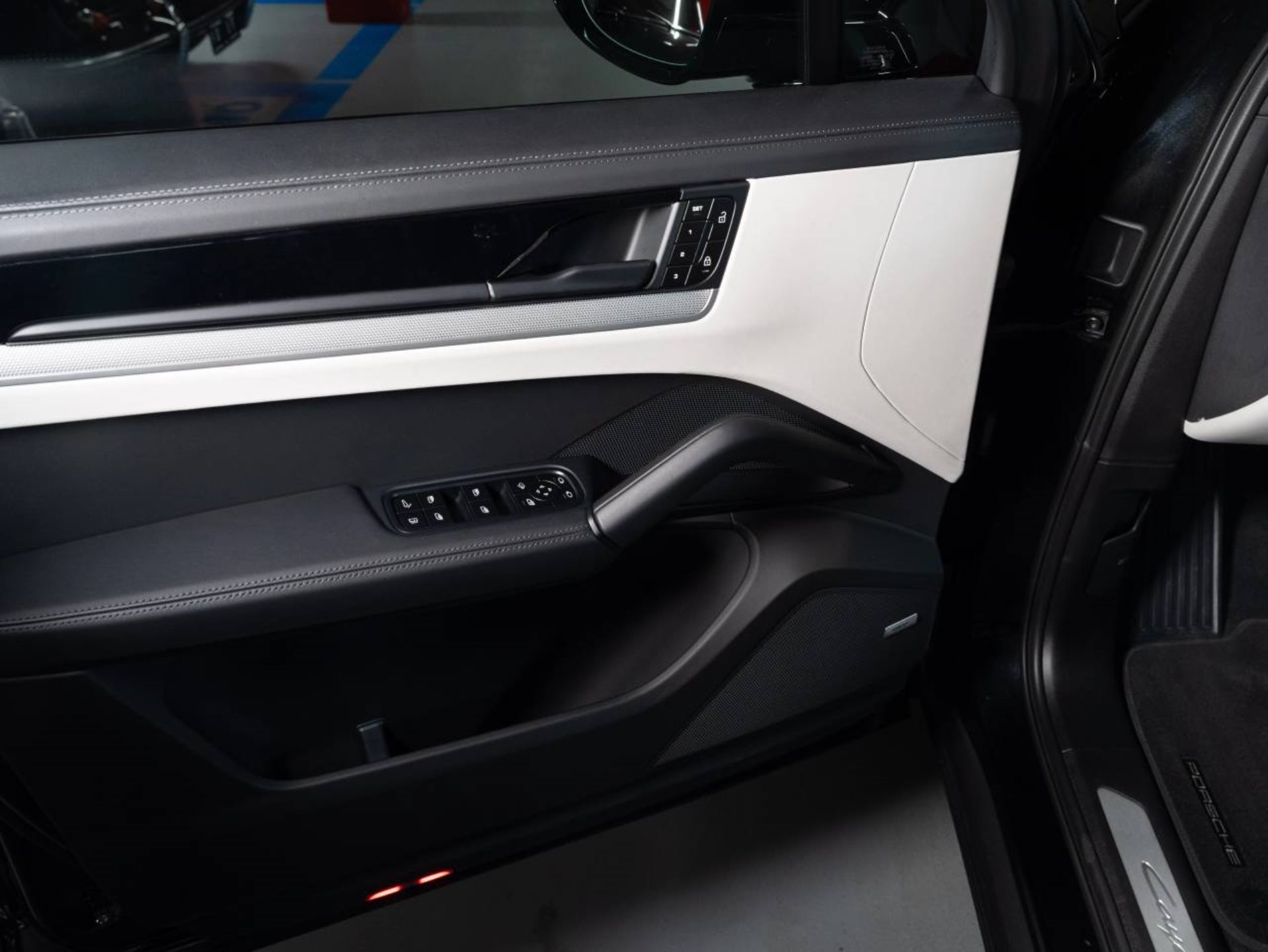 PORSCHE Cayenne S E-Hybrid-image-12