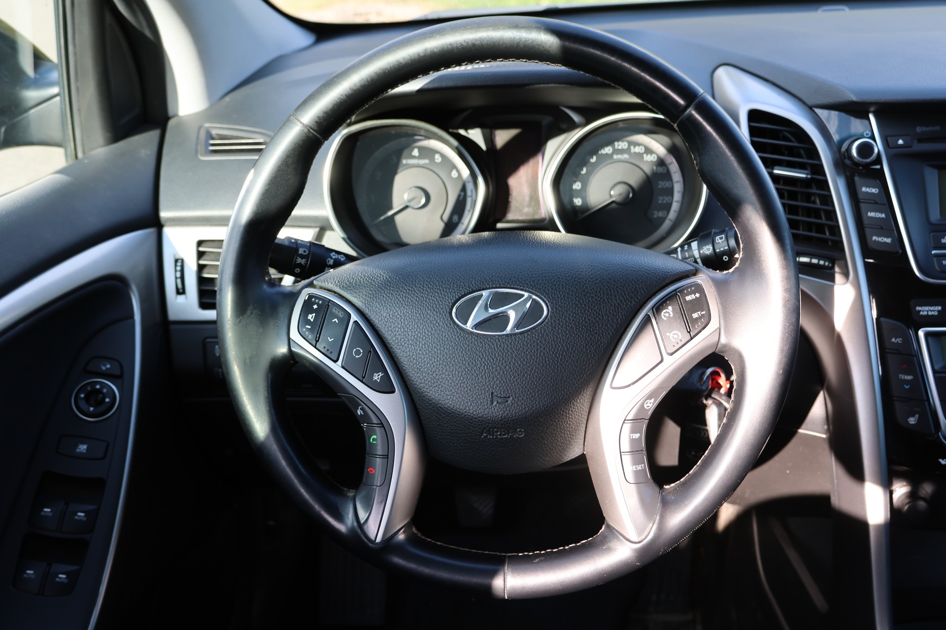 HYUNDAI i30 1.6 GDI Style-image-5