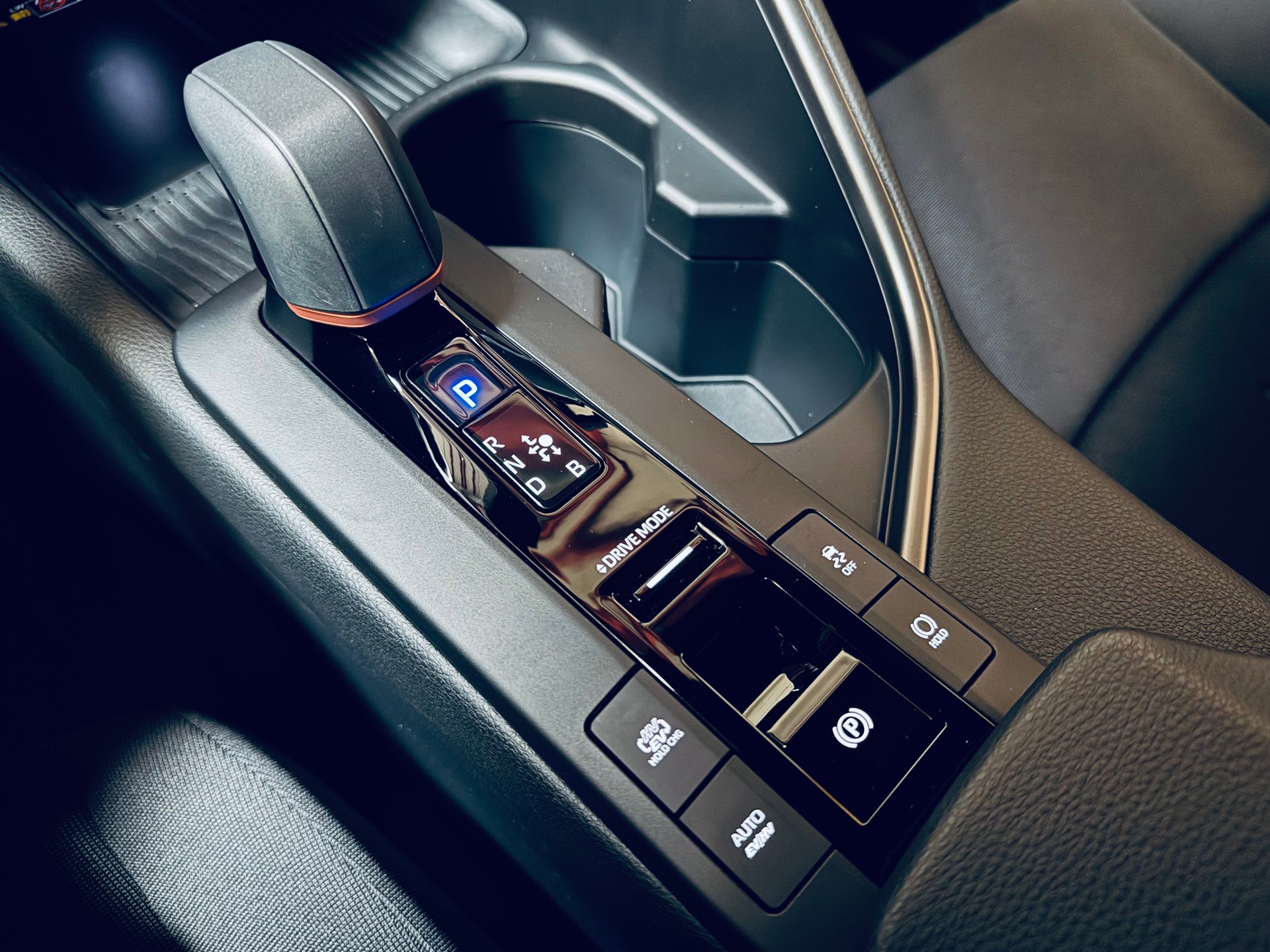 TOYOTA C-HR 2.0 PHEV CVT Trend-image-24