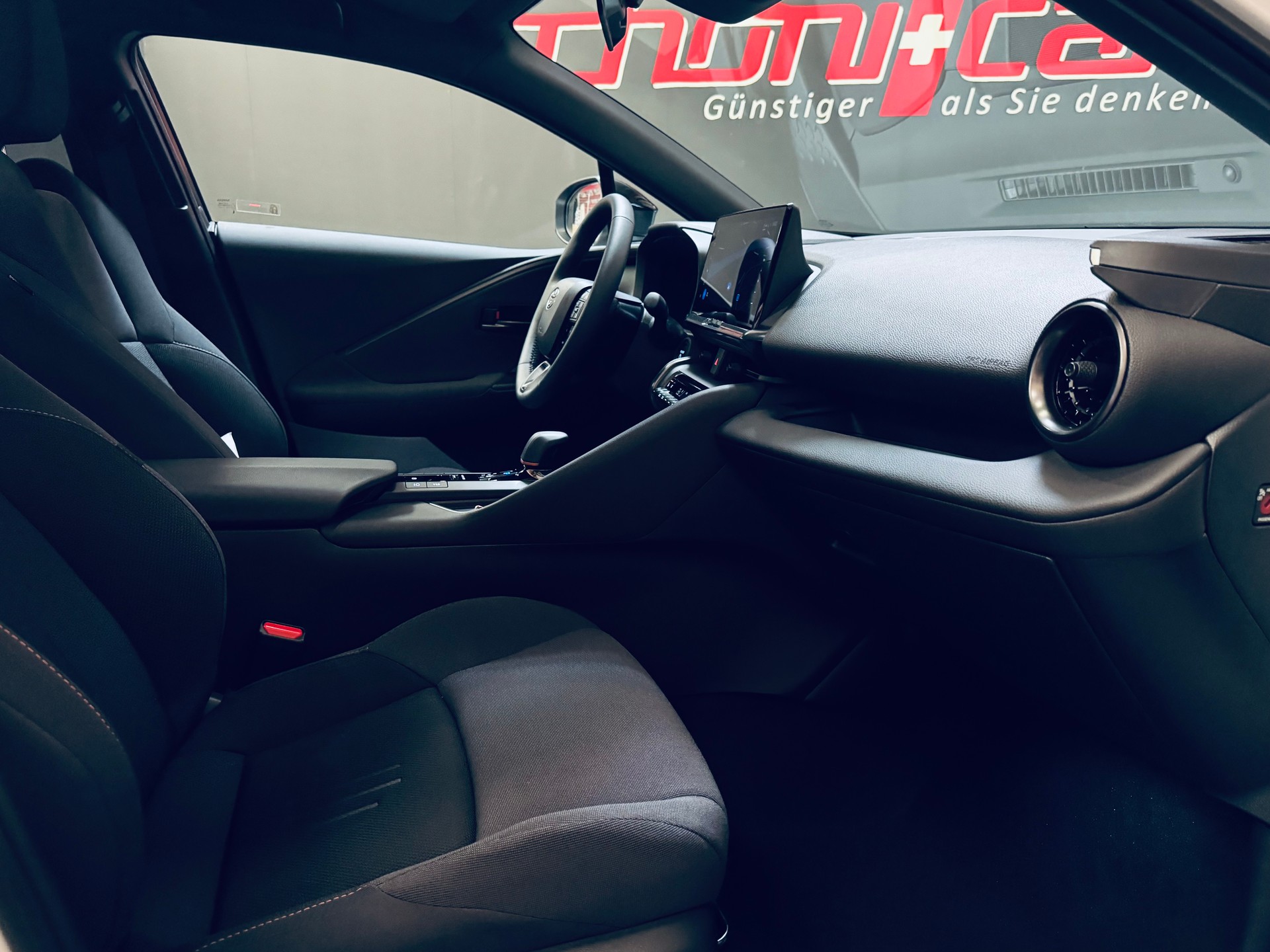 TOYOTA C-HR 2.0 PHEV CVT Trend-image-19