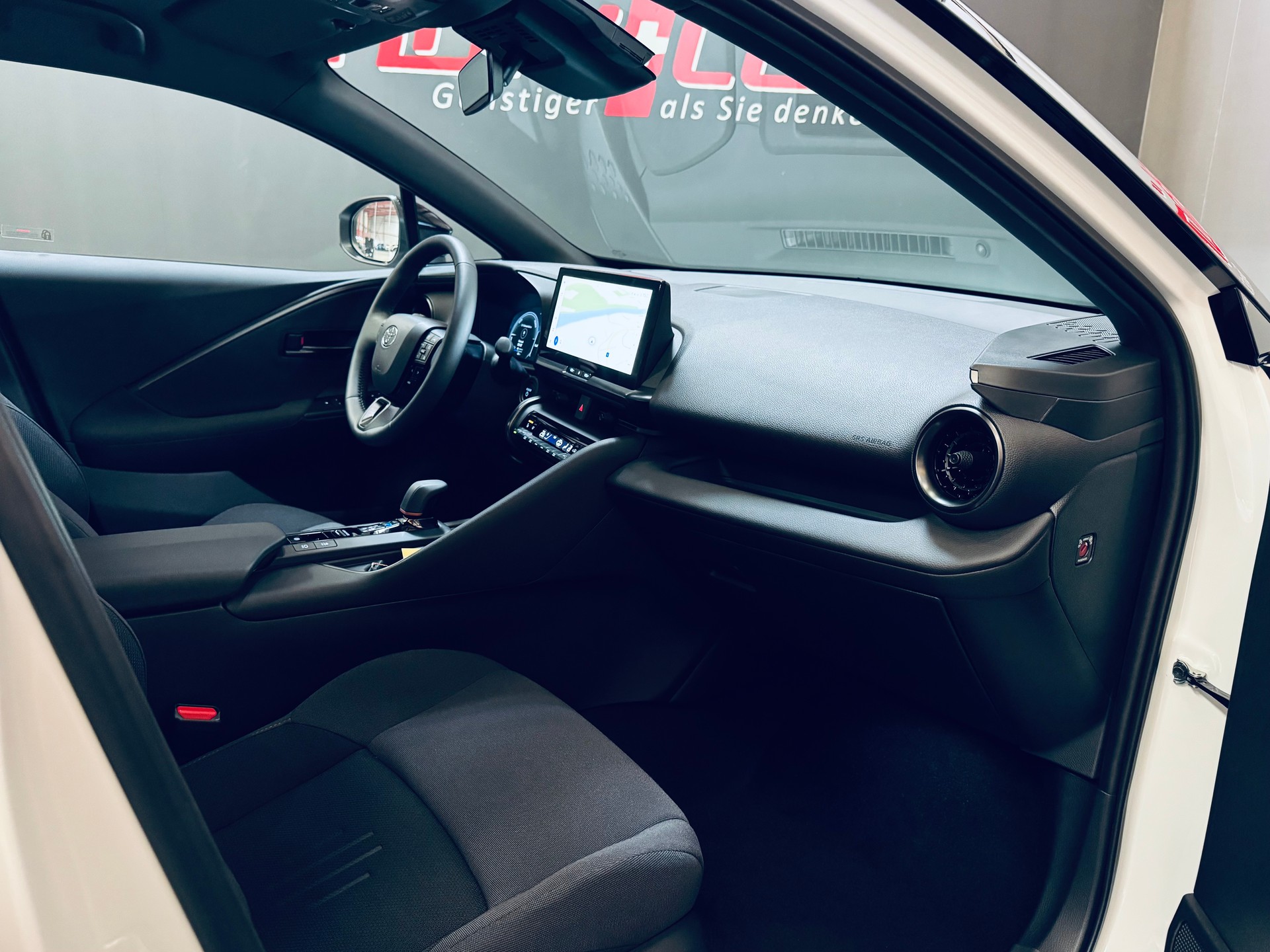 TOYOTA C-HR 2.0 PHEV CVT Trend-image-18