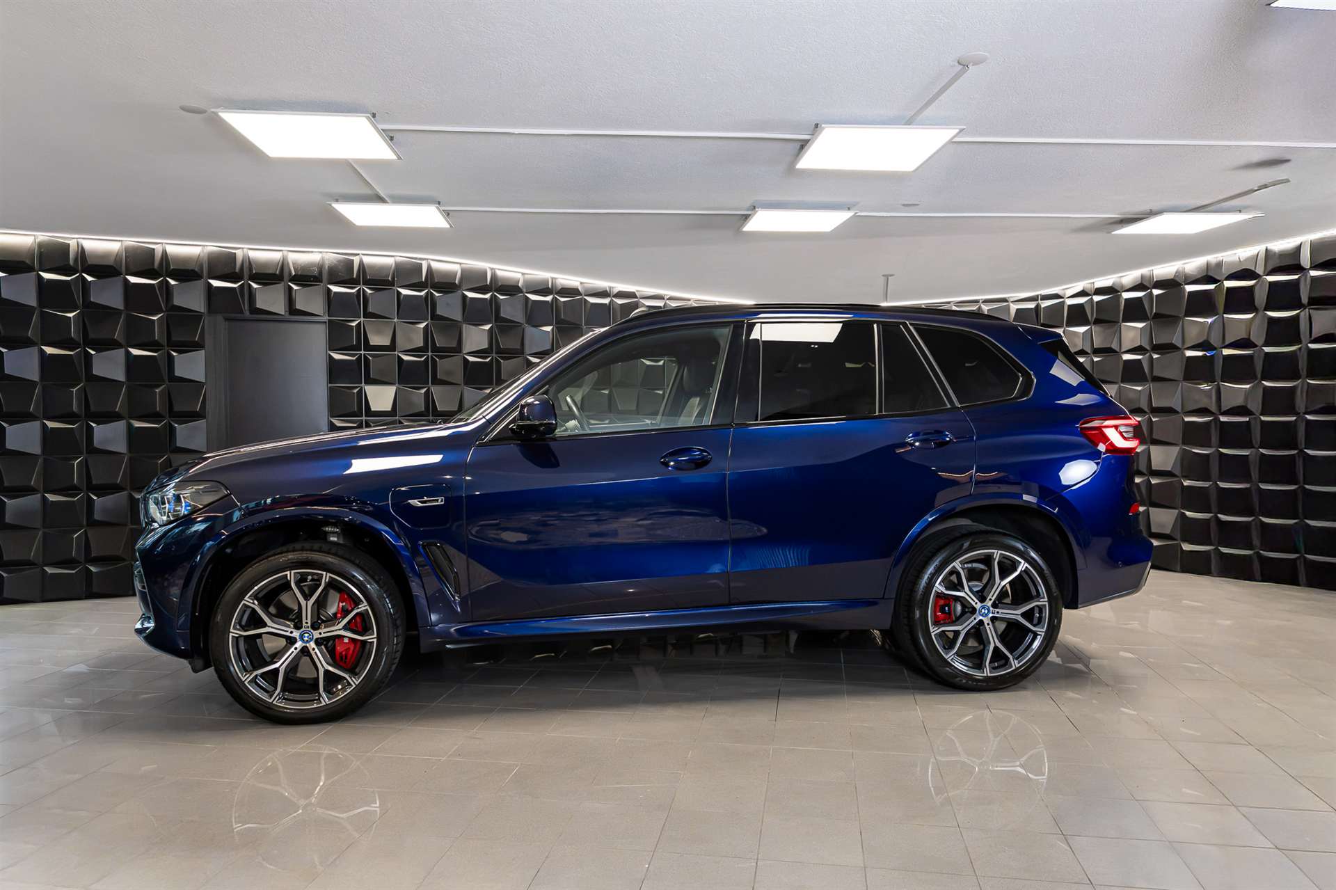 BMW X5 xDrive45e M Sport Steptronic-image-1