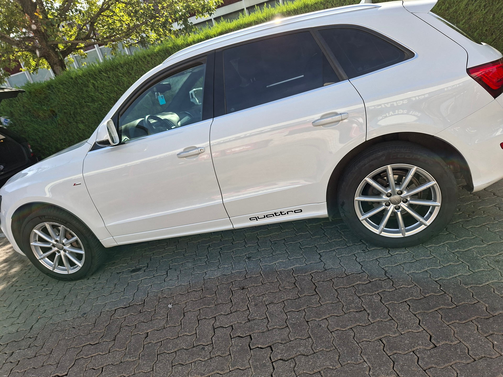 AUDI 2.0 TDI quattro S-Tronic-image-4