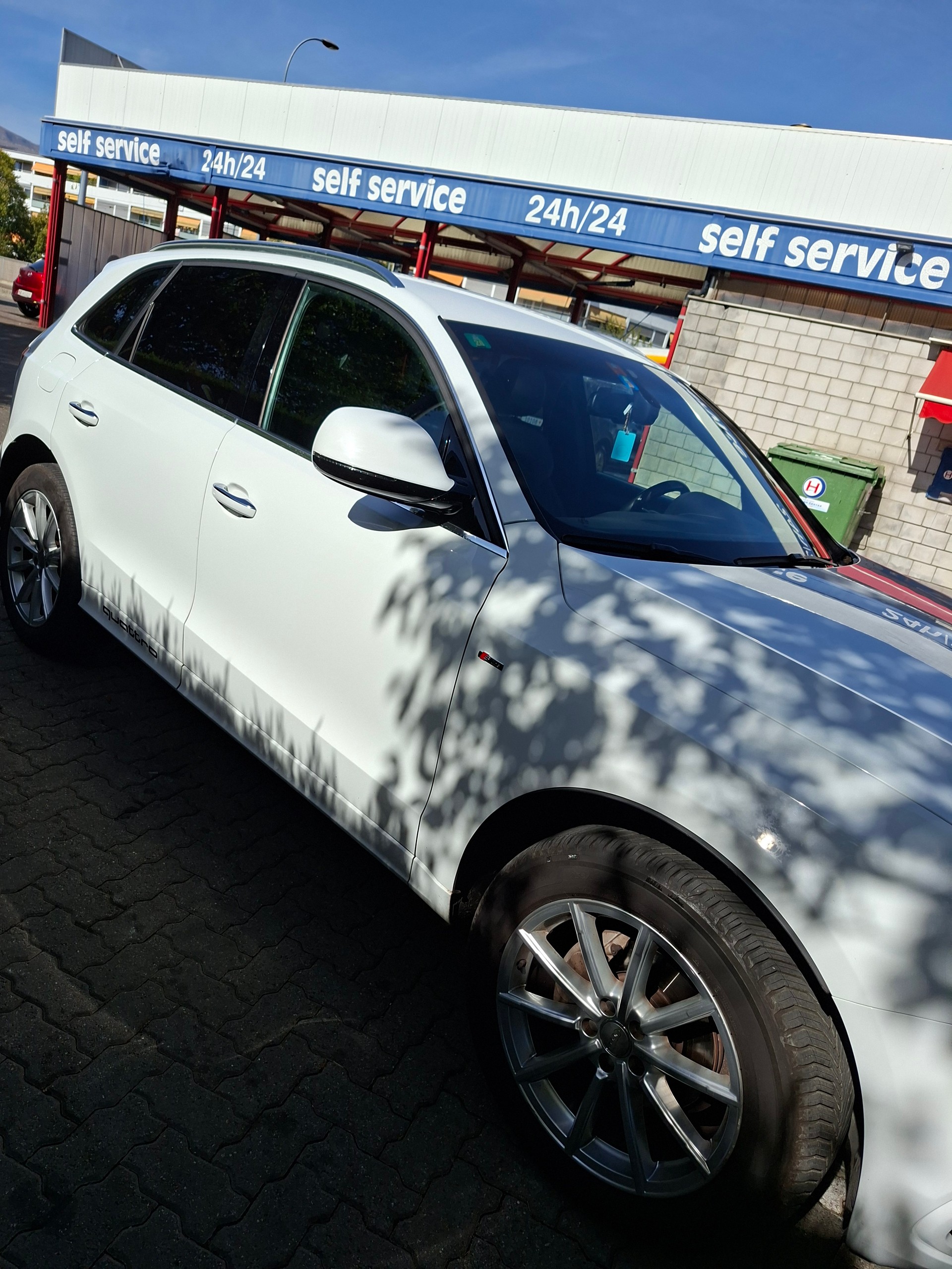 AUDI 2.0 TDI quattro S-Tronic-image-2