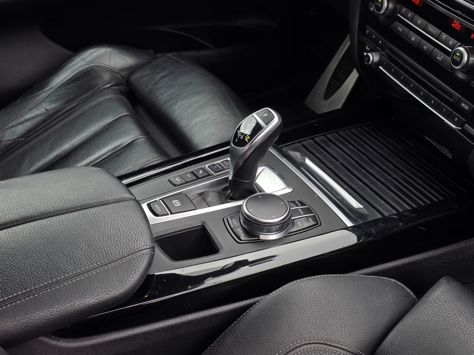 BMW X5 xDrive 40d Steptronic M-Sport * CH-Fahrzeug *-image-19