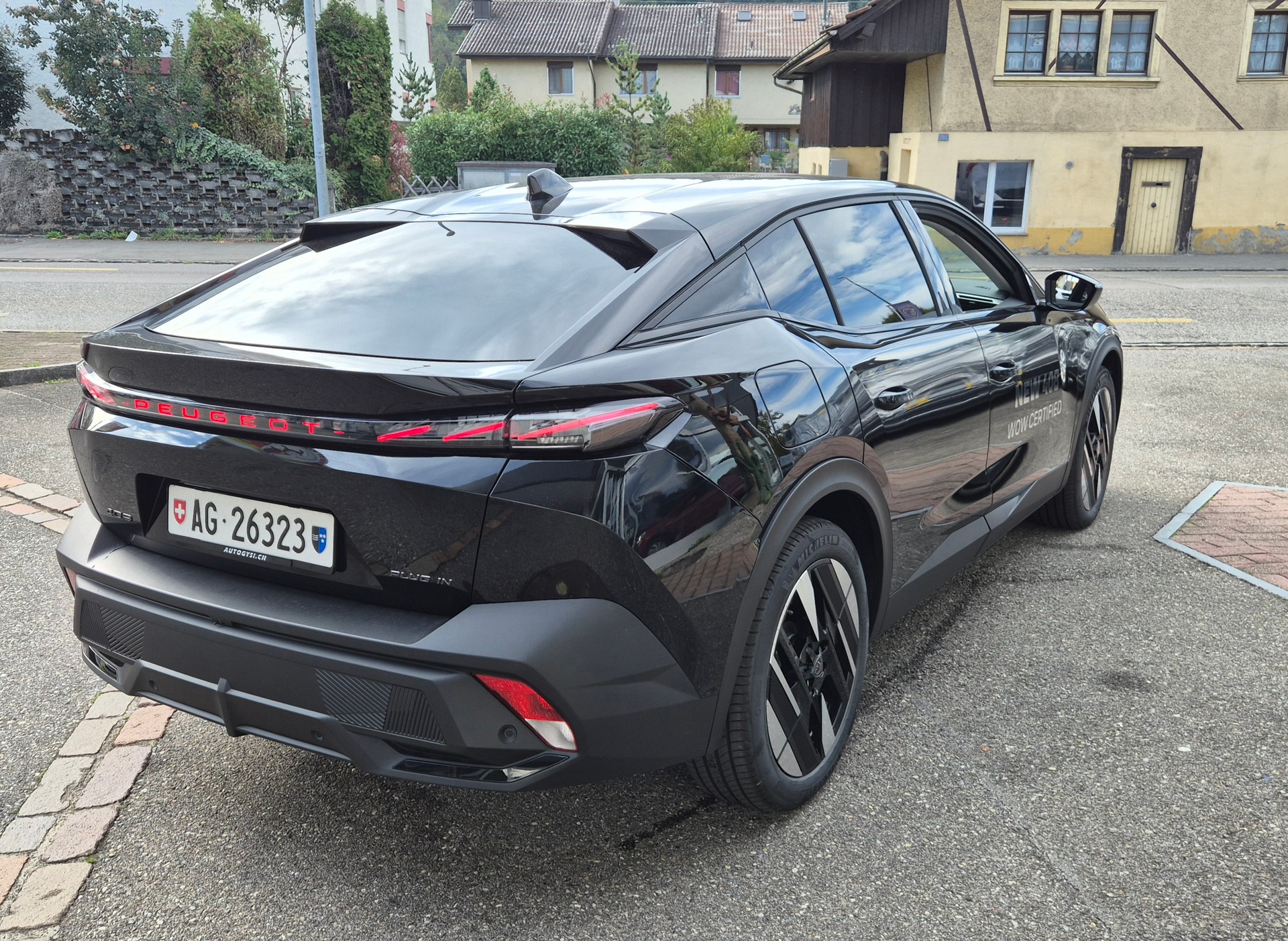 PEUGEOT 408 PHEV 225 BlackLion Helvetia-image-2