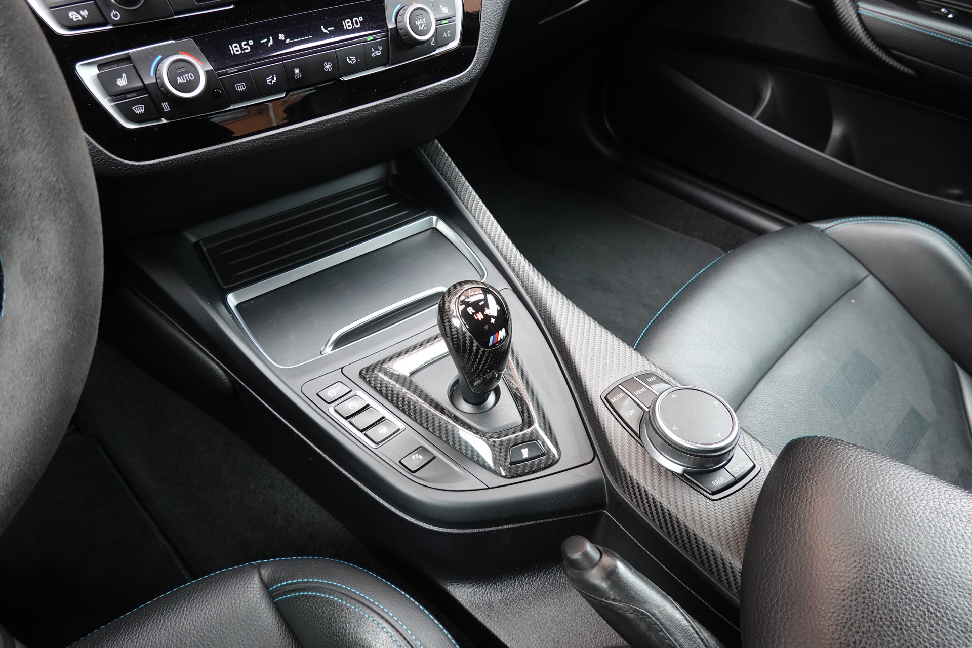 BMW M2 Competition "CH Auto * Intérieur Carbon * Sièges Electriques Mémoire * Volant Alcantara * Harman Kardon * Remus *"-image-17