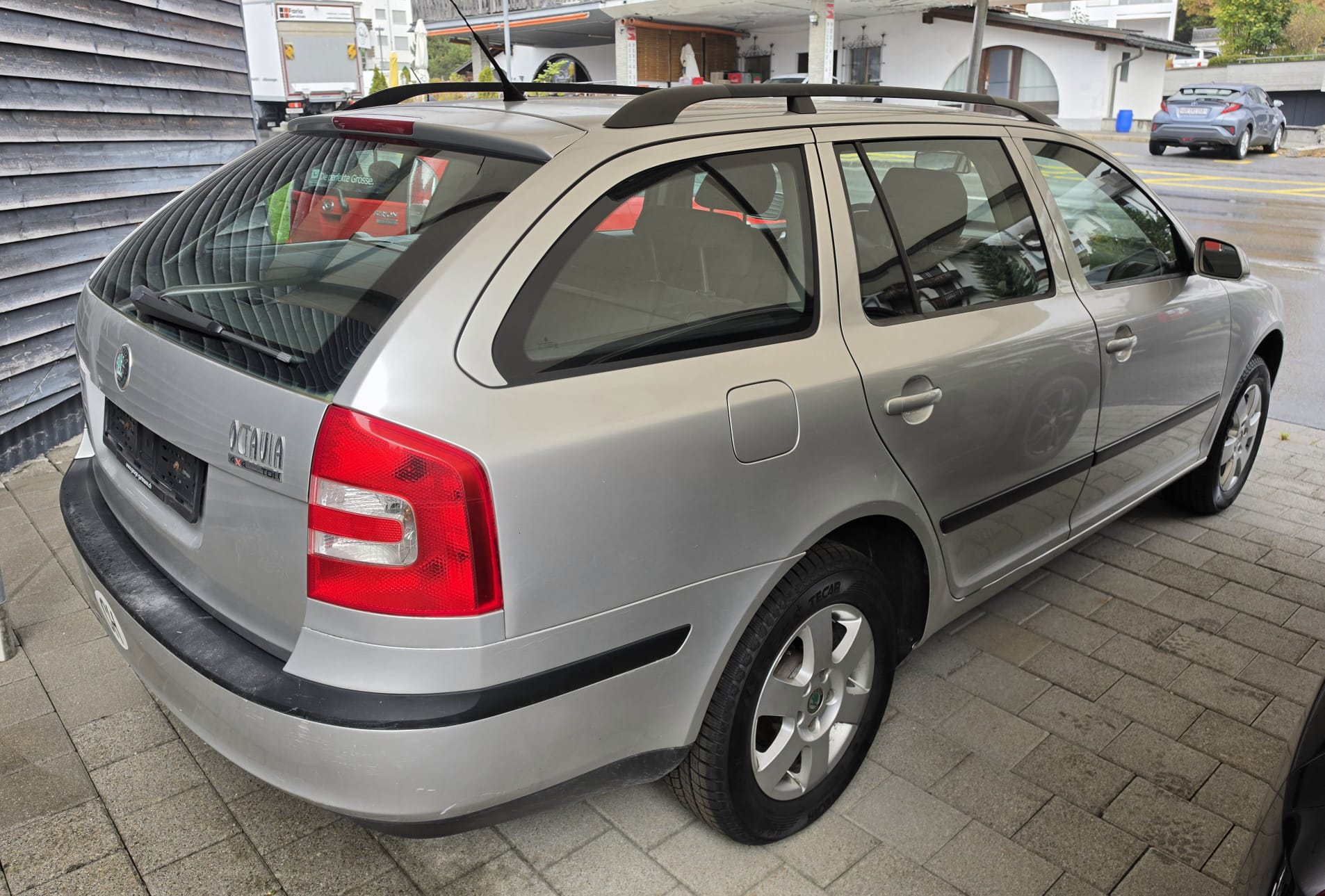 SKODA Octavia 1.9 TDI Adventure 4x4-image-2