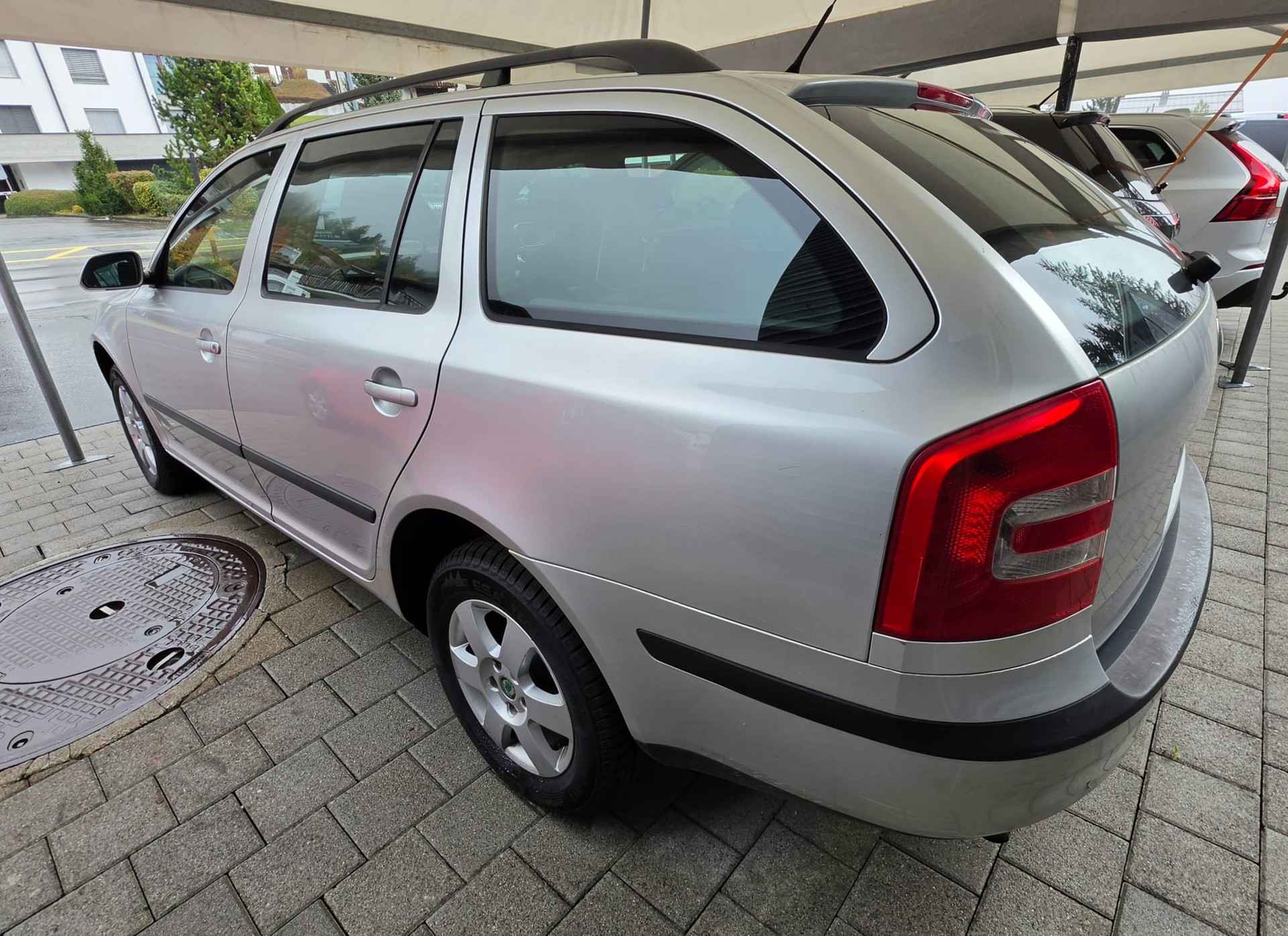 SKODA Octavia 1.9 TDI Adventure 4x4-image-3