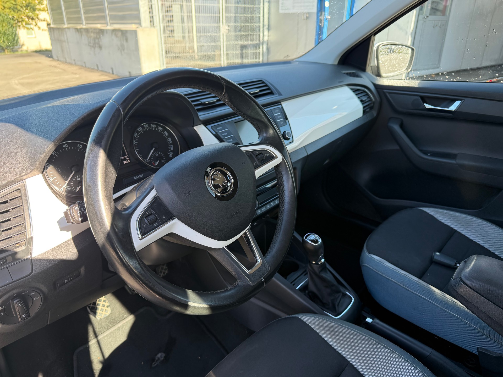 SKODA Fabia 1.2 TSI Style-image-11