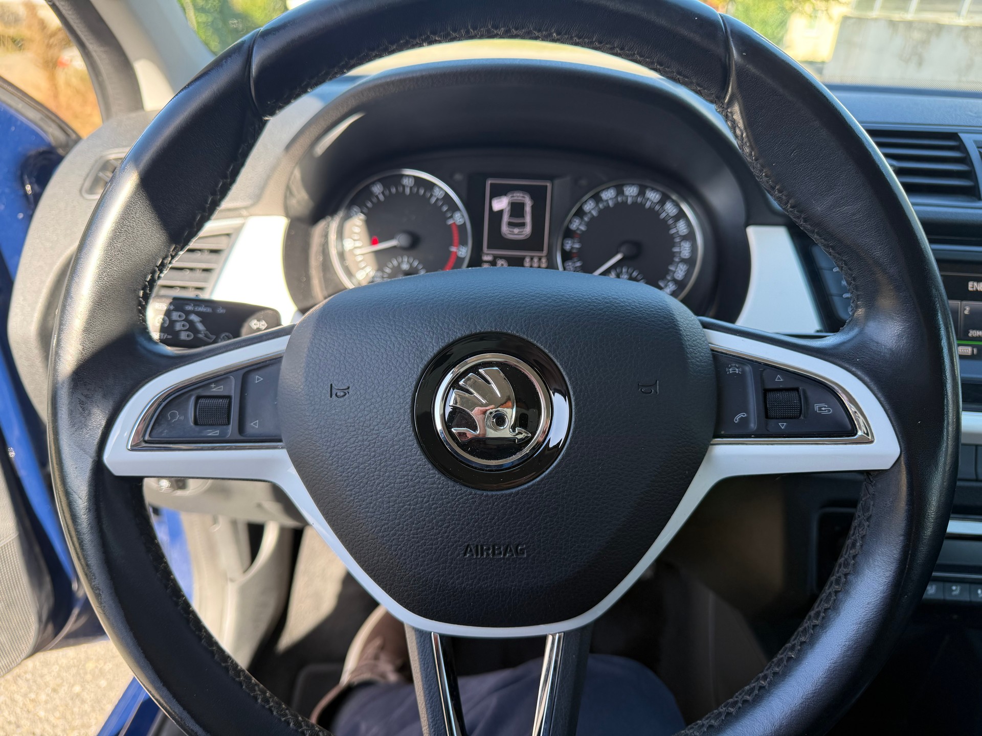 SKODA Fabia 1.2 TSI Style-image-14