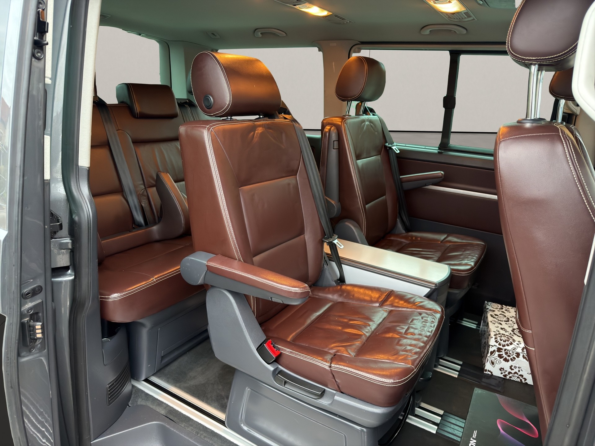 VW T5 Multivan 2.0 Bi-TDI CR Highline 4Motion DSG-image-11