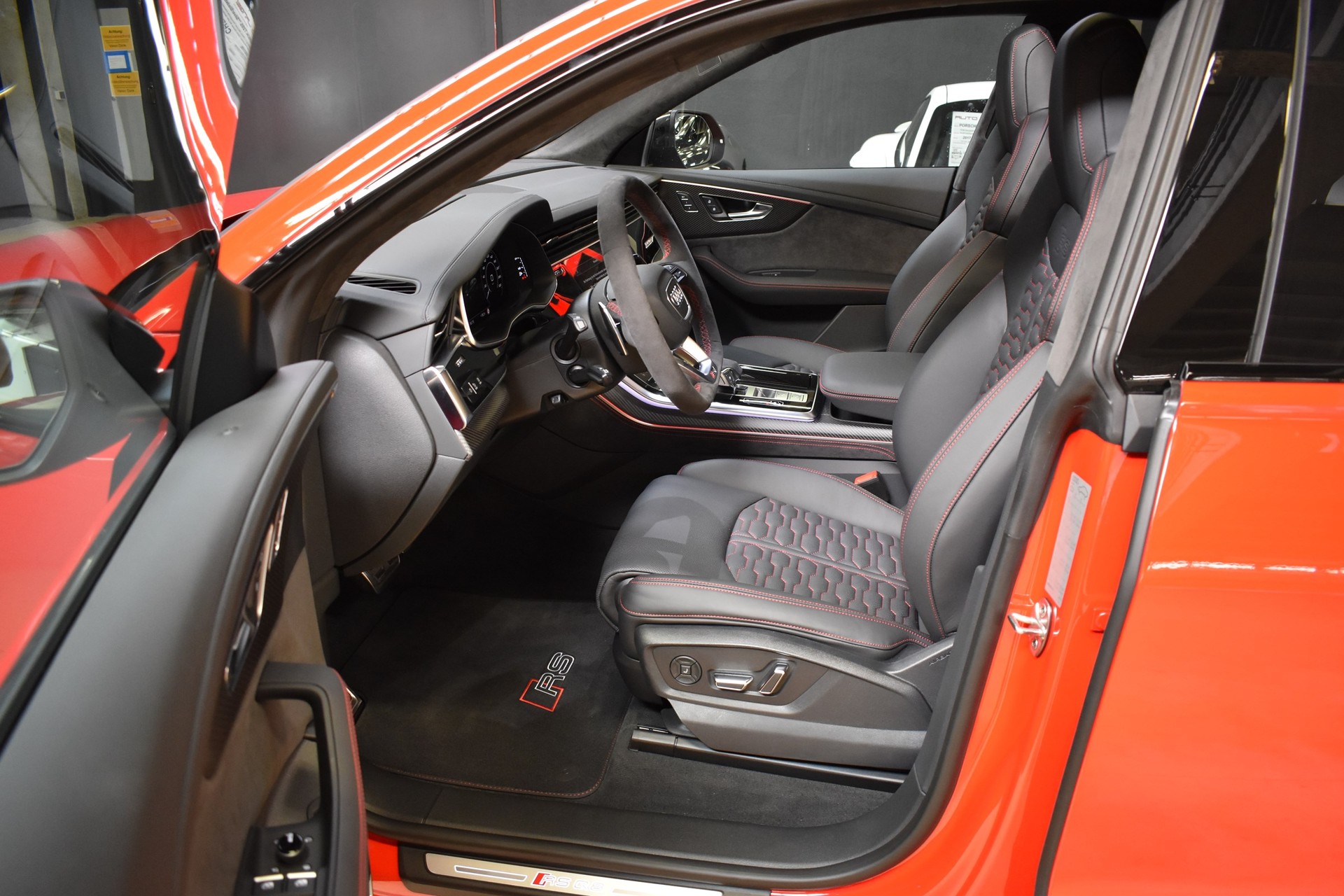 AUDI RSQ8  quattro tiptronic-image-9